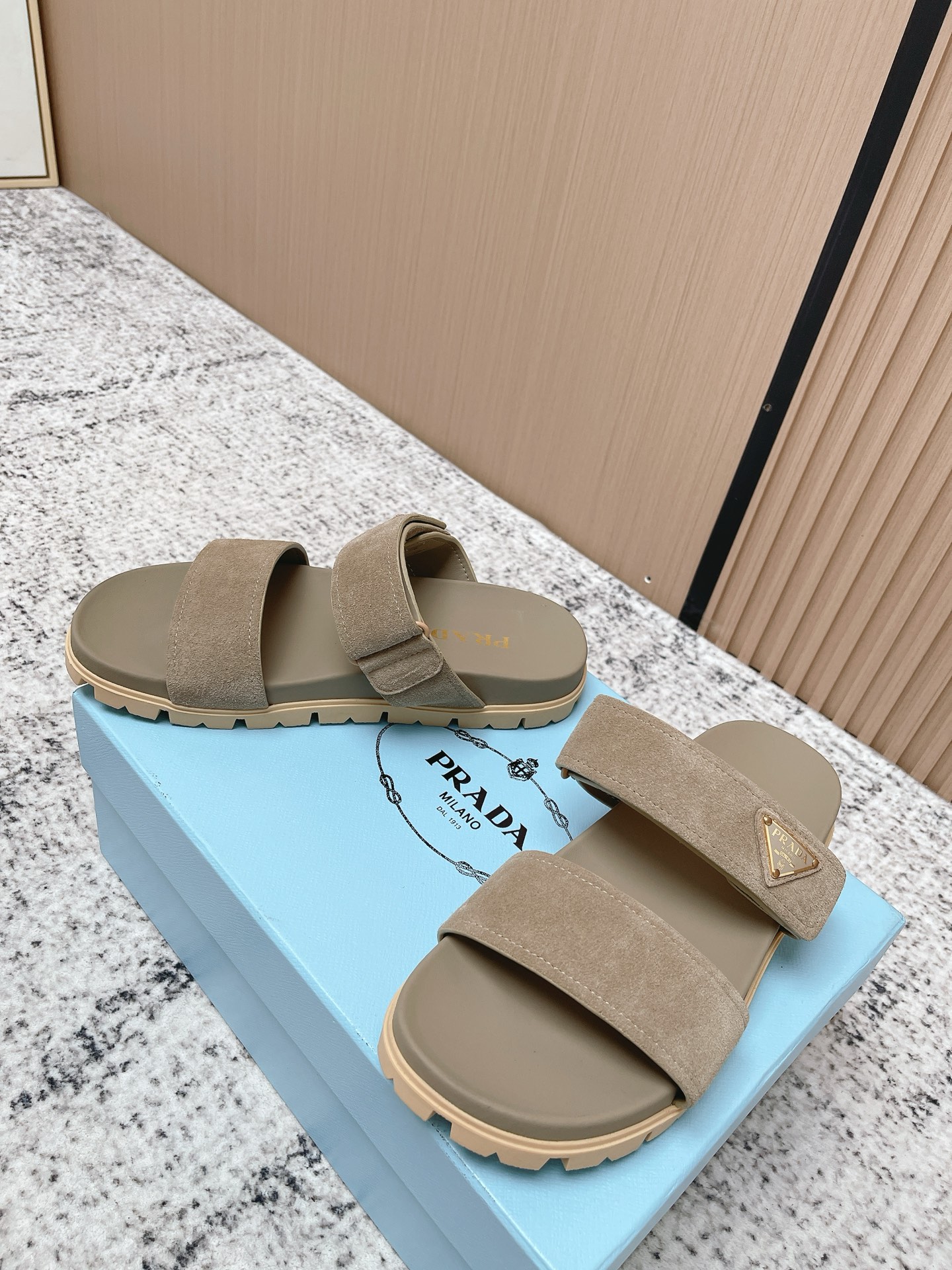 Prada Style Leather Women's Shoes style reference detail image 3 from source 774967