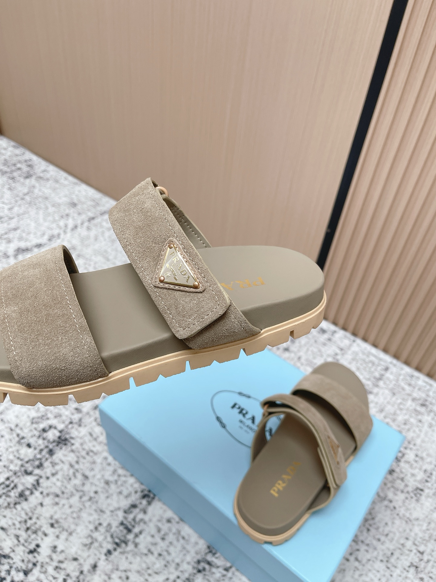 Prada Style Leather Women's Shoes style reference detail image 9 from source 774967