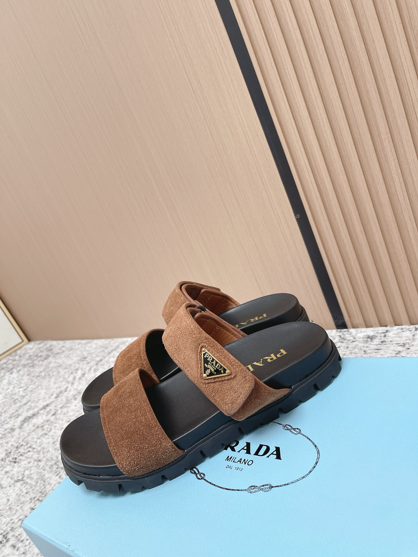 Prada Style Leather Women's Shoes style reference detail image 5 from source 774968