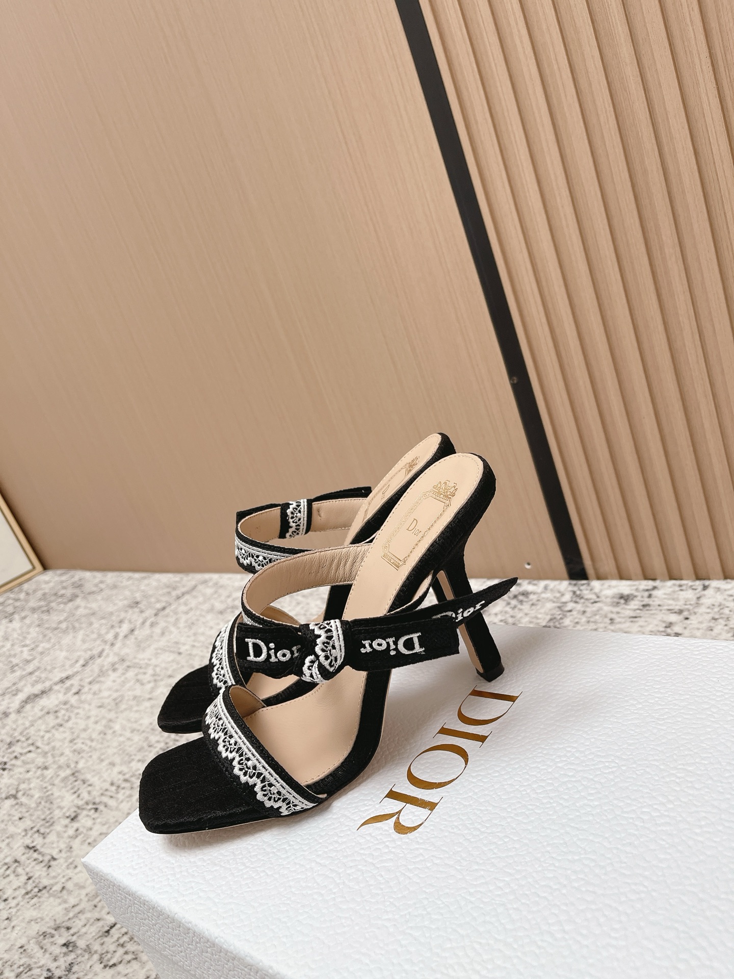 Dior Style Leather Women's Shoes style reference detail image 5 from source 775475