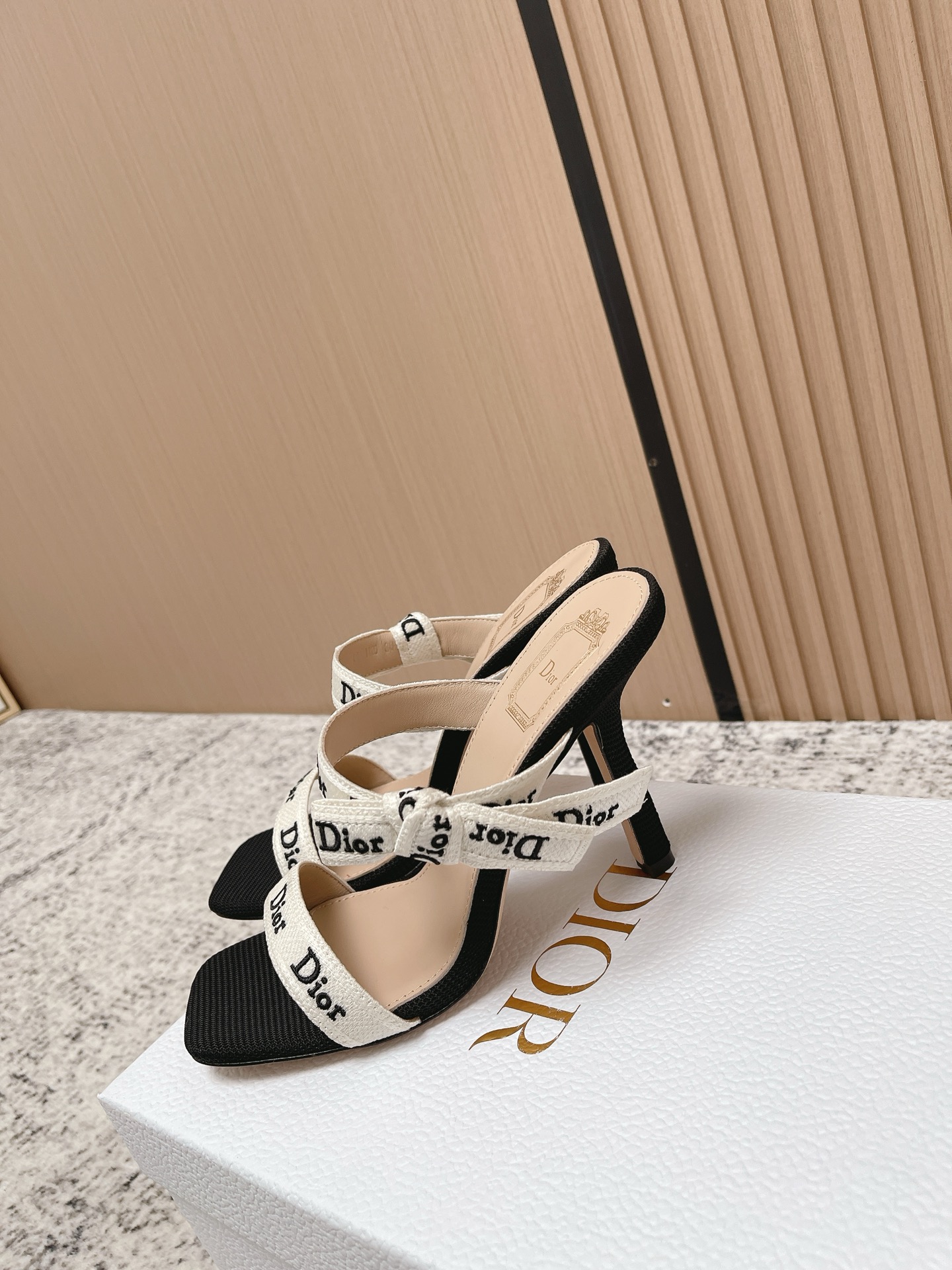 Dior Style Leather Women's Shoes style reference detail image 5 from source 775478