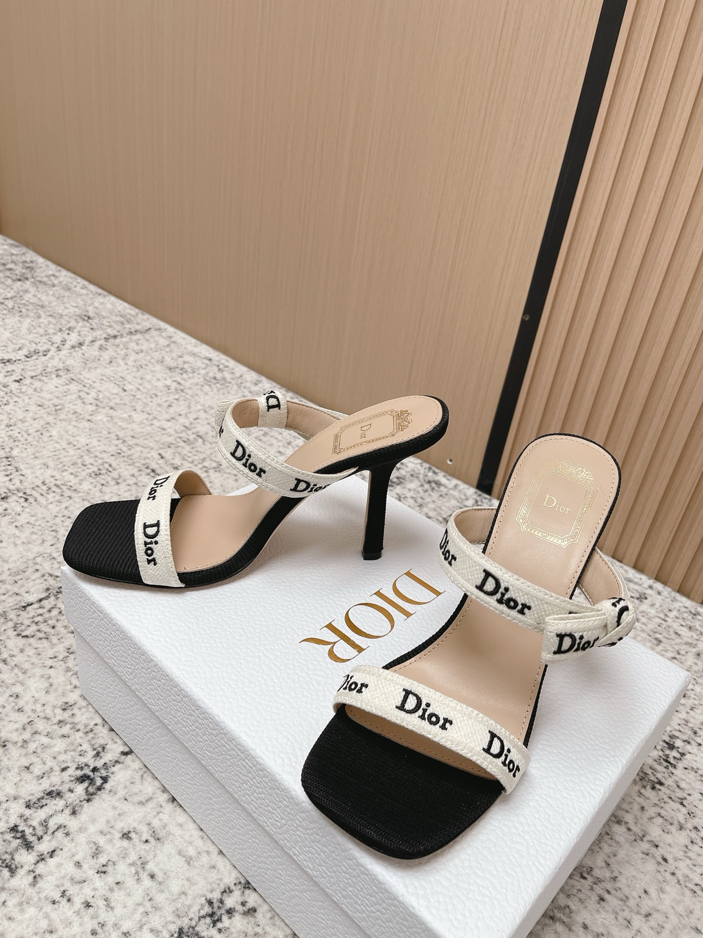 Dior Style Leather Women's Shoes style reference detail image 3 from source 775478