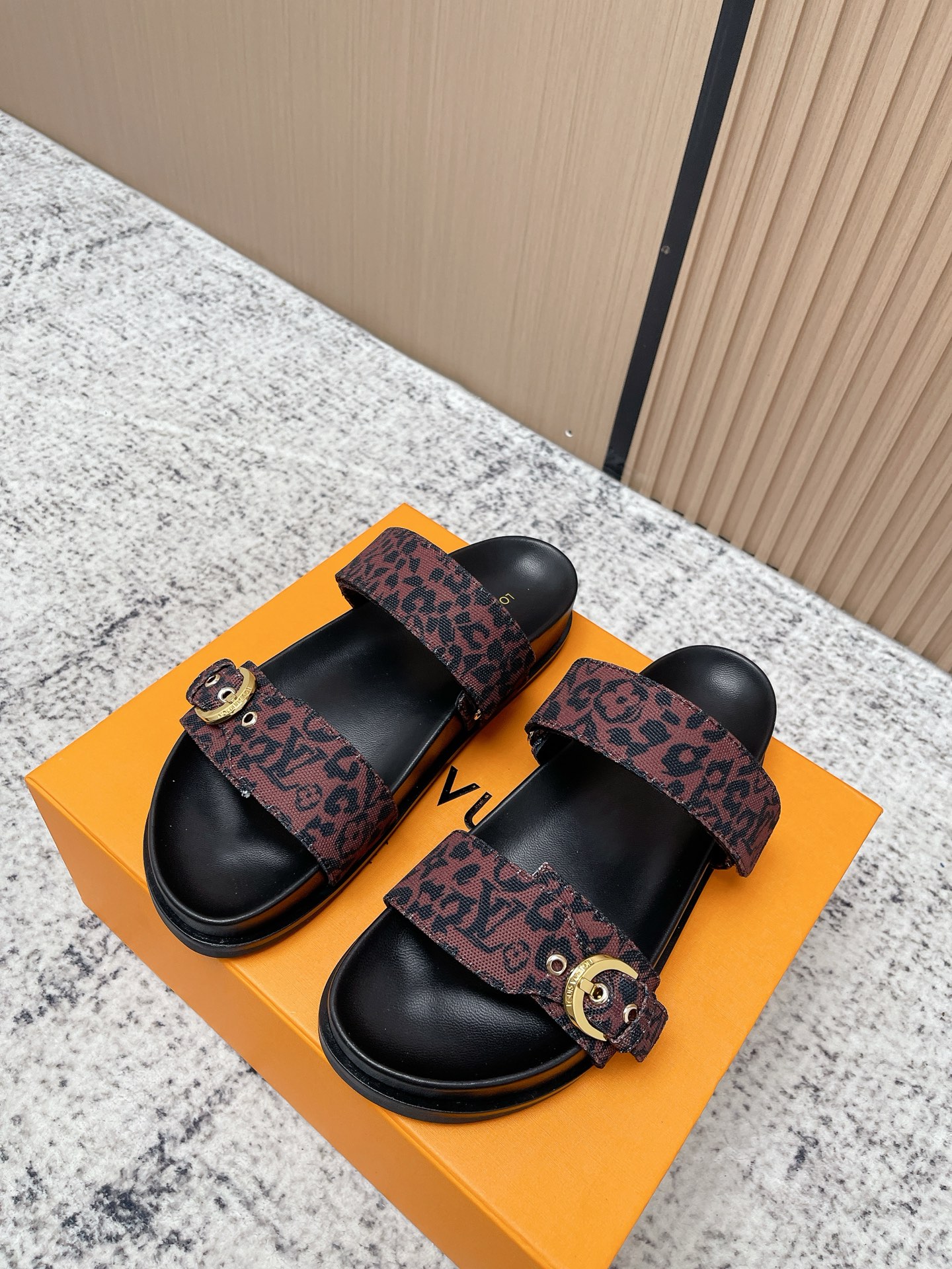 Louis Vuitton LV村上隆联名 L家驴牌BOM DIA COMFORT系列 魔术贴 牛仔布 老花 凉鞋 平底凉拖鞋