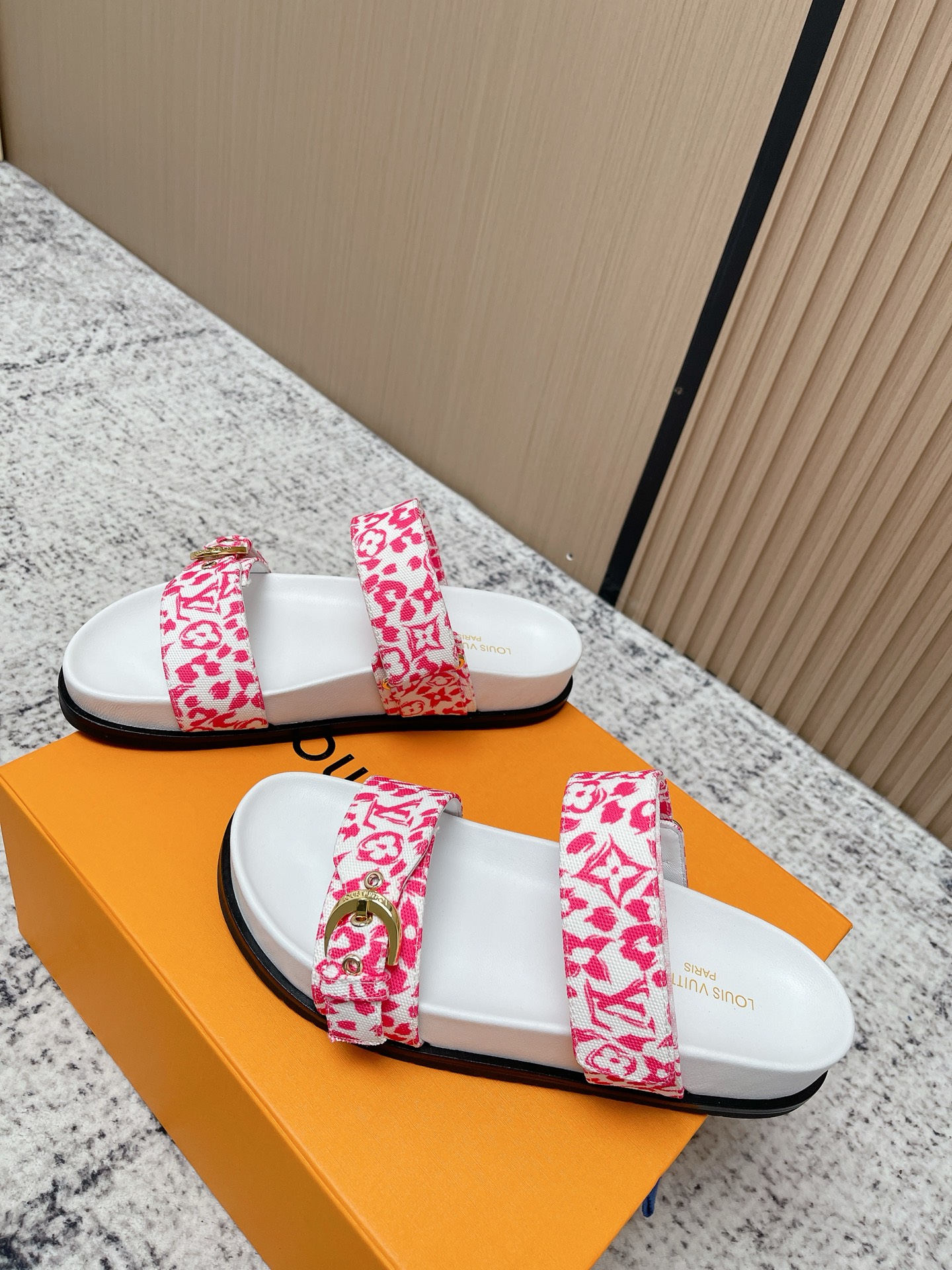 Louis Vuitton LV村上隆联名 L家驴牌BOM DIA COMFORT系列 魔术贴 牛仔布 老花 凉鞋 平底凉拖鞋