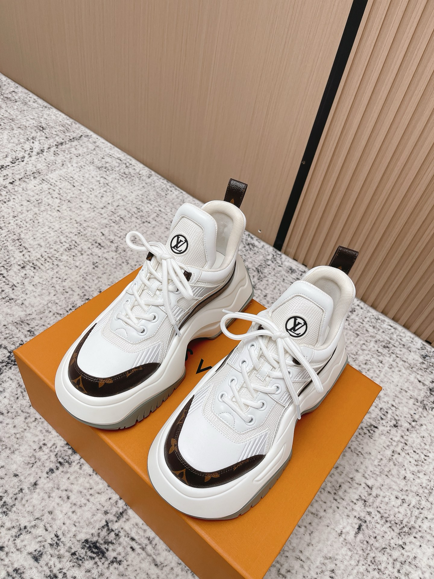 LV women's shoes Top quality: