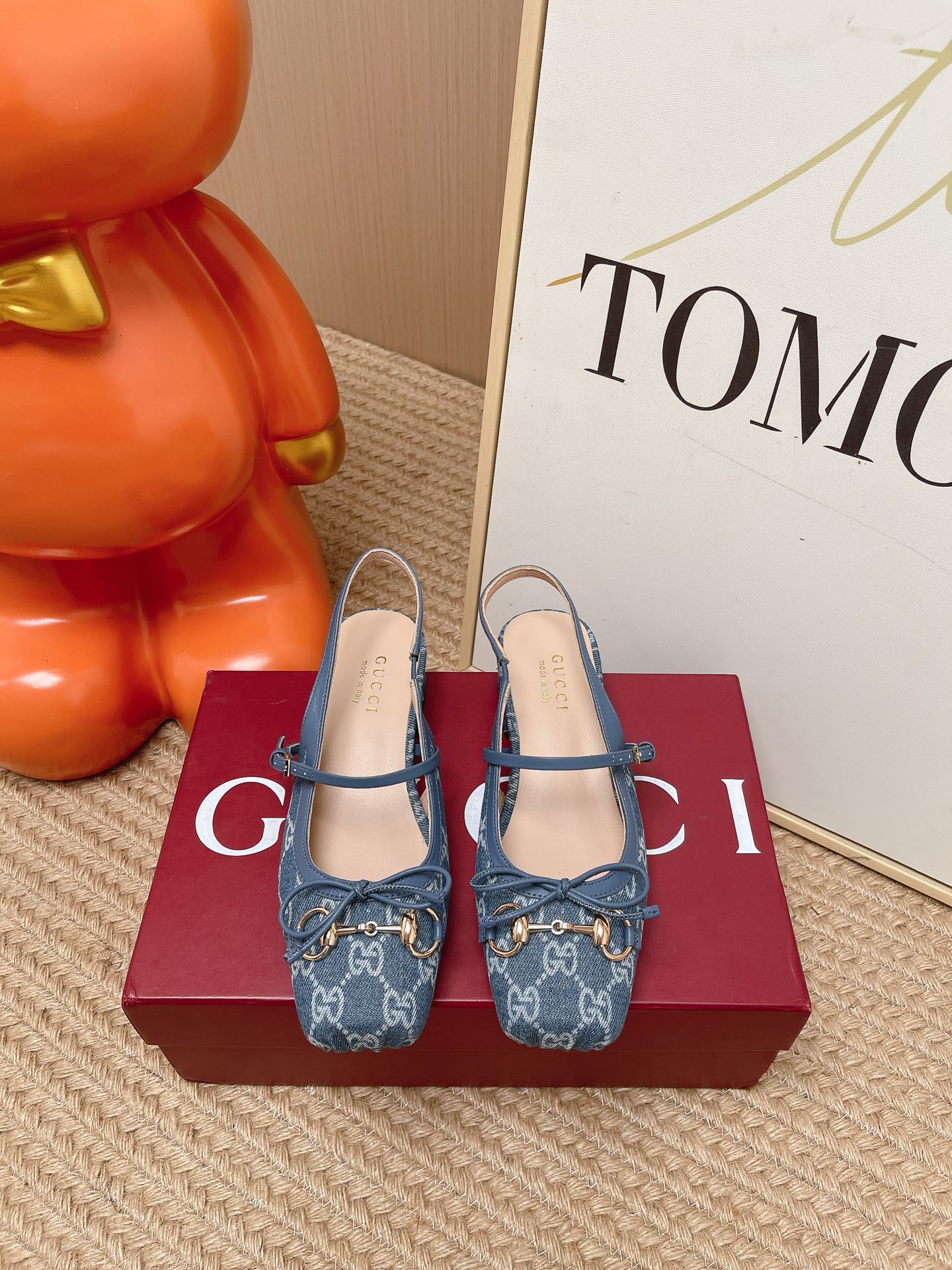 NO:818822,Top version GUCCI Gucci ballet shoes 2026 early spring series ballet shoes sandals/shoes It is said that this year is the year of ballet shoes, and the ballet shoes of Gucci 2025 early spring series are also popular!  Small square toe design + classic horsebit buckle, delicate and elegant with a touch of playfulness, fashionable and good-looking to wear. Printed fabric upper, sheepskin for foot pads, original leather outsole, size: 35-39 (customized for 40, 41), sandals, gucci, gucci, sandals, sheepskin, Leather soles19860909顶级版本 GUCCI 古驰芭蕾鞋2026早春系列芭蕾鞋凉鞋/单鞋 就说今年是芭蕾鞋大年,Gucci 2025早春系列的芭蕾鞋也火了！小方头设计+经典马衔扣,在精致、优雅中又带着一丝俏皮,穿起来时髦又好看 鞋面印花布 垫脚羊皮 鞋底原版真皮大底 码数: 35-39（40、41定制）,凉鞋单鞋,gucci,gucci,sandals,sheepskin,Leather soles,Women's Shoes