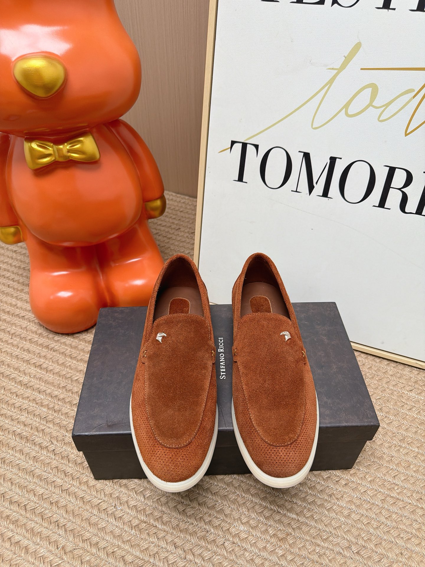 NO:873923,The top version of Stefano Ricci/Stephen Law Nichi men's leather shoes and calfskin Oxford shoes. This SR Oxford shoe is designed with precious calfskin and flexible soles. The handsome lace-up style makes it the finishing touch of a fashionable and casual look. Size: 39-47 (customized at 39.45.46.47), loafers, loafers, cowhide19860909顶级版本 Stefano Ricci/史蒂芬劳.尼治男鞋皮革皮鞋和小牛皮牛津鞋 这款SR牛津鞋采用珍贵的小牛皮和柔性鞋底设计,俊朗的系带款式,使之成为时尚休闲造型的点睛之笔. Size:39-47(39.45.46.47定做）,乐福鞋,loafers,cowhide,Women's Shoes
