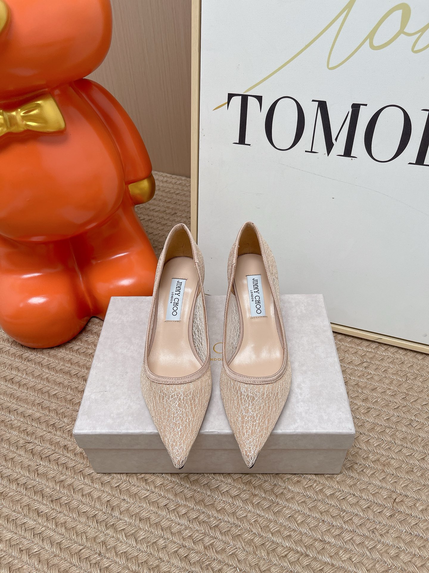 NO:873906,Top version JimmyChoo 2026 spring and summer new products, the latest model in the counter, JC marshmallow pointed toe high heels, BS celebrity style, a shoe that is super comfortable on the foot, timeless, fashionable charm starts from the first step, enjoy the envious eyes, this year's pointed toe high heels are more fragrant, and have begun to lead the fashion trend again, versatile and durable!  Upper original high-custom fabric, lining imported sheepskin lining, outsole original Italian leather outsole, heel height 6.5cm, size 35~39 (40.41 custom-made, non-returnable), single shoes, jimmy choo, jimmy choo, high heels, sheepskin, Leather soles19860909顶级版本 JimmyChoo 吉米周 2026春夏新品 专柜最新款 JC棉花糖尖头高跟鞋 BS名媛气质款 上脚超级舒适的一款鞋,历久弥新,时髦魅力始于足下,悦享羡慕眼光,今年尖头高跟鞋比较香,又开始引领时尚趋势了,百搭耐看 ！ 鞋面原版高定制面料 内里进口羊皮里 大底原版意大利真皮大底 跟高6.5cm 尺码35~39（40.41定做不退换）,单鞋,jimmy choo,jimmy choo,high heels,sheepskin,Leather soles,Women's Shoes