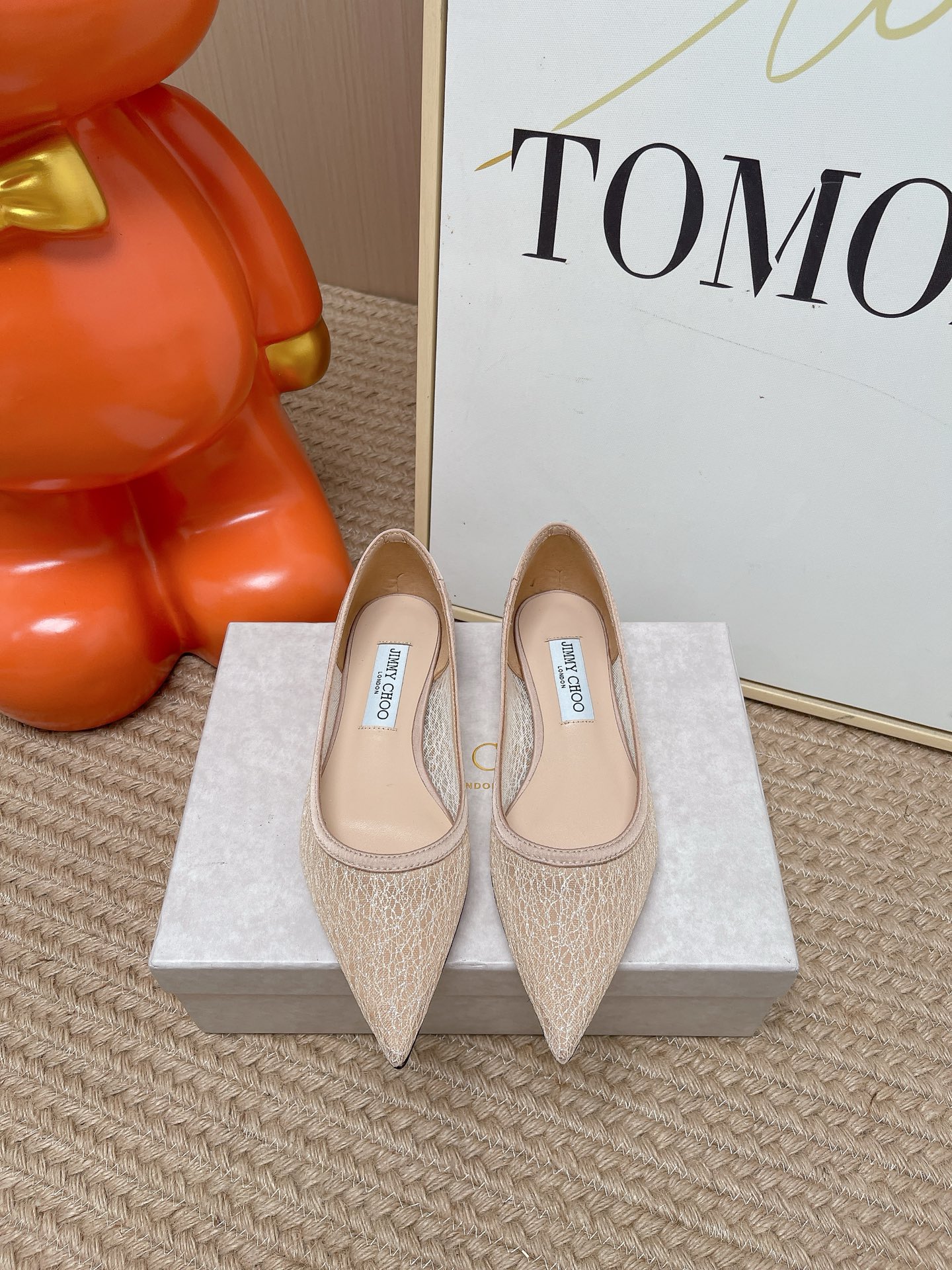 NO:873912,Top version JimmyChoo 2026 spring and summer new products, the latest model in the counter, JC marshmallow pointed toe high heels, BS celebrity style, a shoe that is super comfortable on the foot, timeless, fashionable charm starts from the first step, enjoy the envious eyes, this year's pointed toe high heels are more fragrant, and have begun to lead the fashion trend again, versatile and durable!  Upper original high-custom fabric, lining imported sheepskin lining, outsole original Italian leather outsole, heel height 1.0cm, size 35~39 (40.41 custom-made, non-returnable), single shoes, jimmy choo, jimmy choo, high heels, sheepskin, Leather soles19860909顶级版本 JimmyChoo 吉米周 2026春夏新品 专柜最新款 JC棉花糖尖头高跟鞋 BS名媛气质款 上脚超级舒适的一款鞋,历久弥新,时髦魅力始于足下,悦享羡慕眼光,今年尖头高跟鞋比较香,又开始引领时尚趋势了,百搭耐看 ！ 鞋面原版高定制面料 内里进口羊皮里 大底原版意大利真皮大底 跟高1.0cm 尺码35~39（40.41定做不退换）,单鞋,jimmy choo,jimmy choo,high heels,sheepskin,Leather soles,Women's Shoes