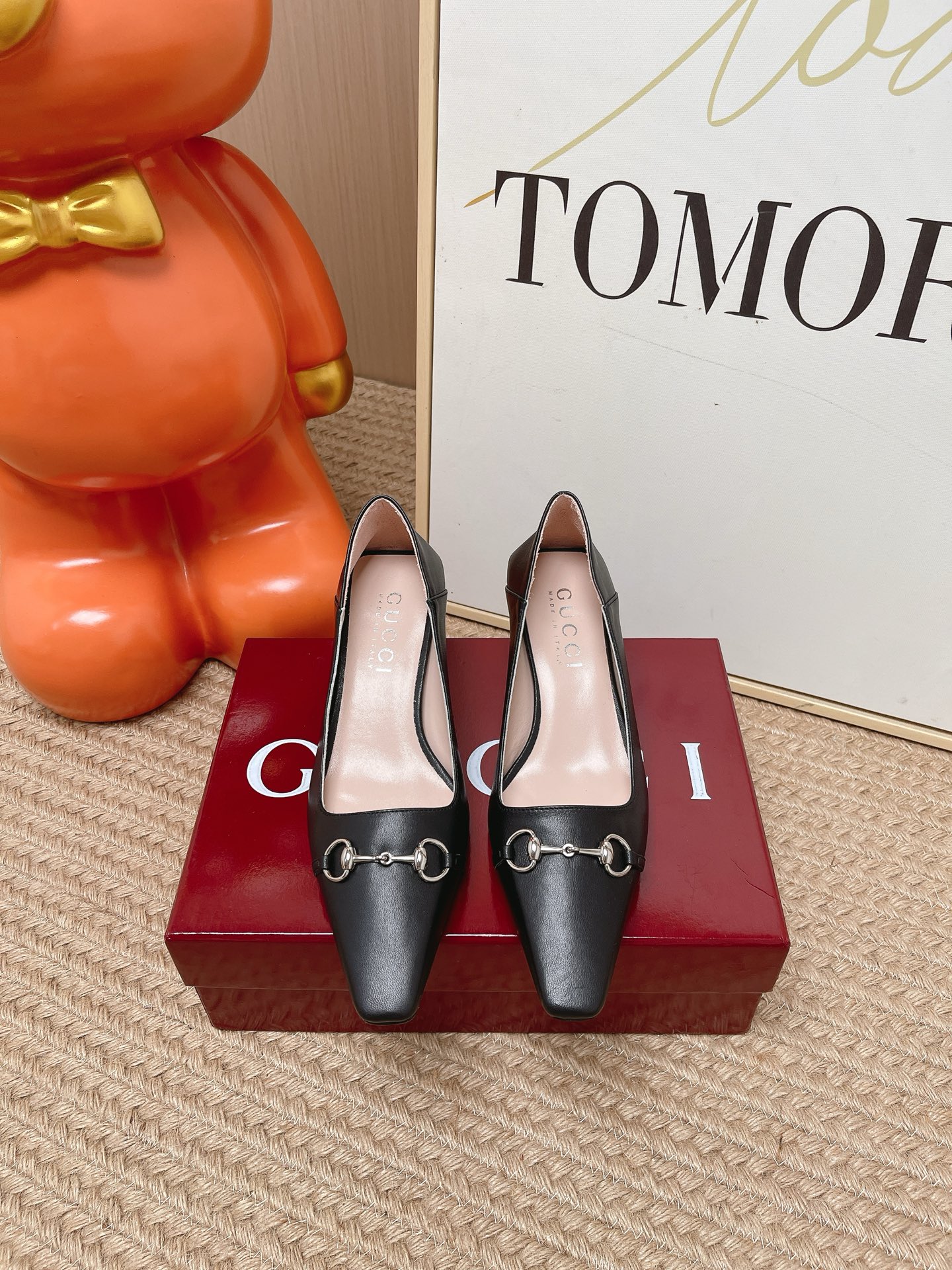 NO:890899,Top version GUCCI Gucci Vittoria series shallow high heels. Authentic purchase. Comparison on the whole website. Upper foot super comfortable material: imported custom counter cloth (black cowhide), lining sheepskin, genuine hardware development, Italian genuine leather outsole, heel height: 5cm, size: 35–39 (40.41 custom-made), high-heeled shoes, gucci, gucci, high heels, cowhide, sheepskin, Leather soles19860909顶级版本 GUCCI古驰Vittoria系列 浅口高跟鞋 正品购入 全网对比 上脚超级舒适材质:进口定制专柜布（黑色牛皮） 内里羊皮 五金正品开发 意大利真皮大底 跟高:5cm 尺码:35–39（40.41定做）,高跟鞋单鞋,gucci,gucci,high heels,cowhide,sheepskin,Leather soles,Women's Shoes