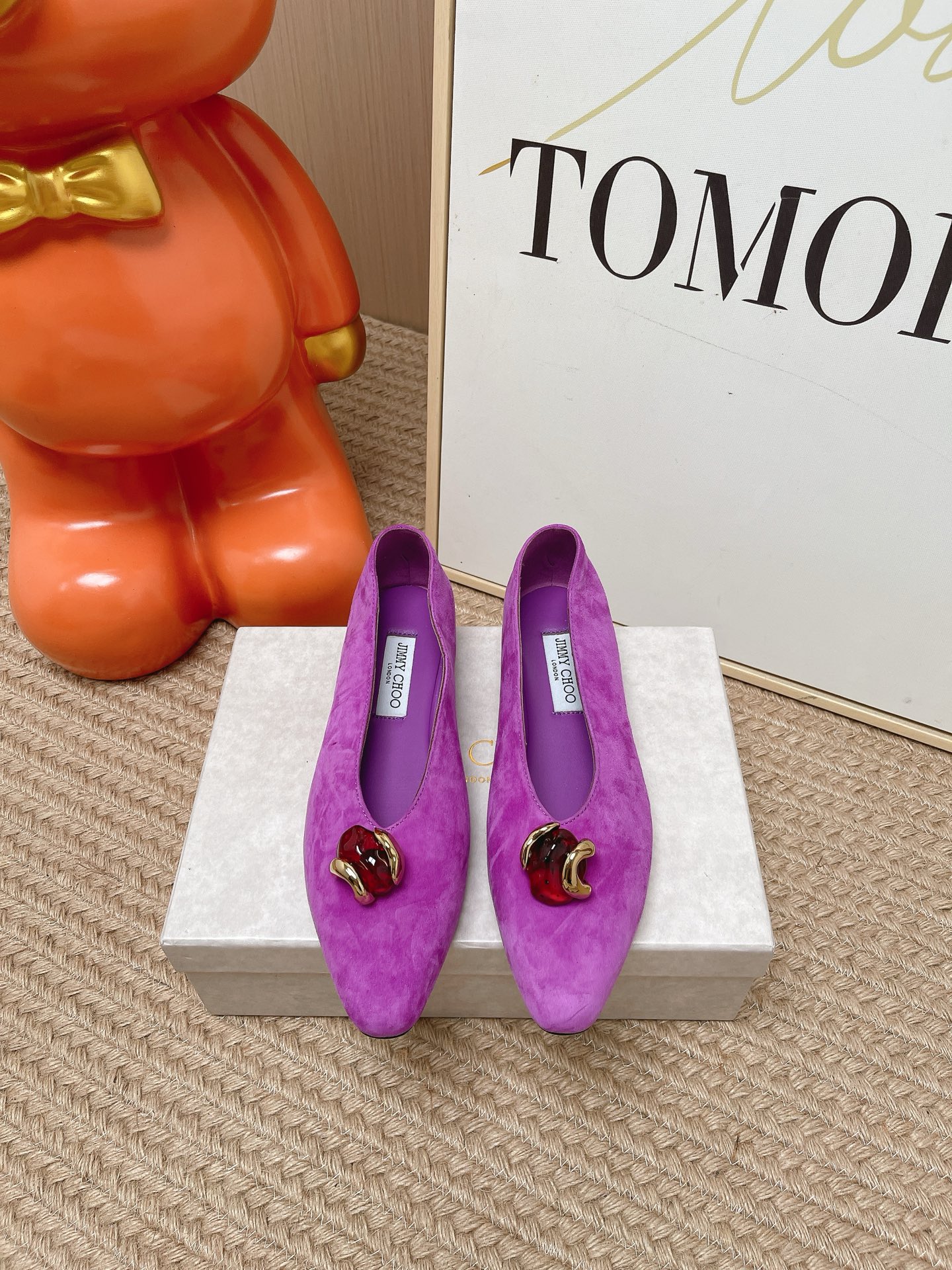 NO:890850,Top version JIMMY CHOO JC Jimmy Choo 26ss new simple gem Mary Jane flat shoes Original set last, perfect lines, simple and elegant upper foot, thick heel, comfortable and versatile, can also lengthen the legs, make the legs taller, slimmer and longer, JC is best at girls, sweet, but also adds seductive sexiness. The fabric is imported from Yangjing, the inner lining is imported sheepskin, the sole is Italian leather outsole  Size35-39 (40.41.42 custom-made, non-returnable), single shoes, jimmy choo, jimmy choo, mary jane, flats, sheepskin, sheep, Leather soles19860909顶级版本 JIMMY CHOO JC 吉米周 26ss新款简约宝石玛丽珍平底鞋单鞋 原版套楦,完美的线条,简约大气上脚显气质粗跟舒适百搭,还能拉长双腿显高显瘦显腿长,JC最擅长的女生甜美,更是添加了诱惑的性感 面料进口羊京内里进口绵羊皮 鞋底意大利真皮大底 Size35-39（40.41.42订做不退换）,单鞋,jimmy choo,jimmy choo,mary jane,flats,sheepskin,sheep,Leather soles,Women's Shoes