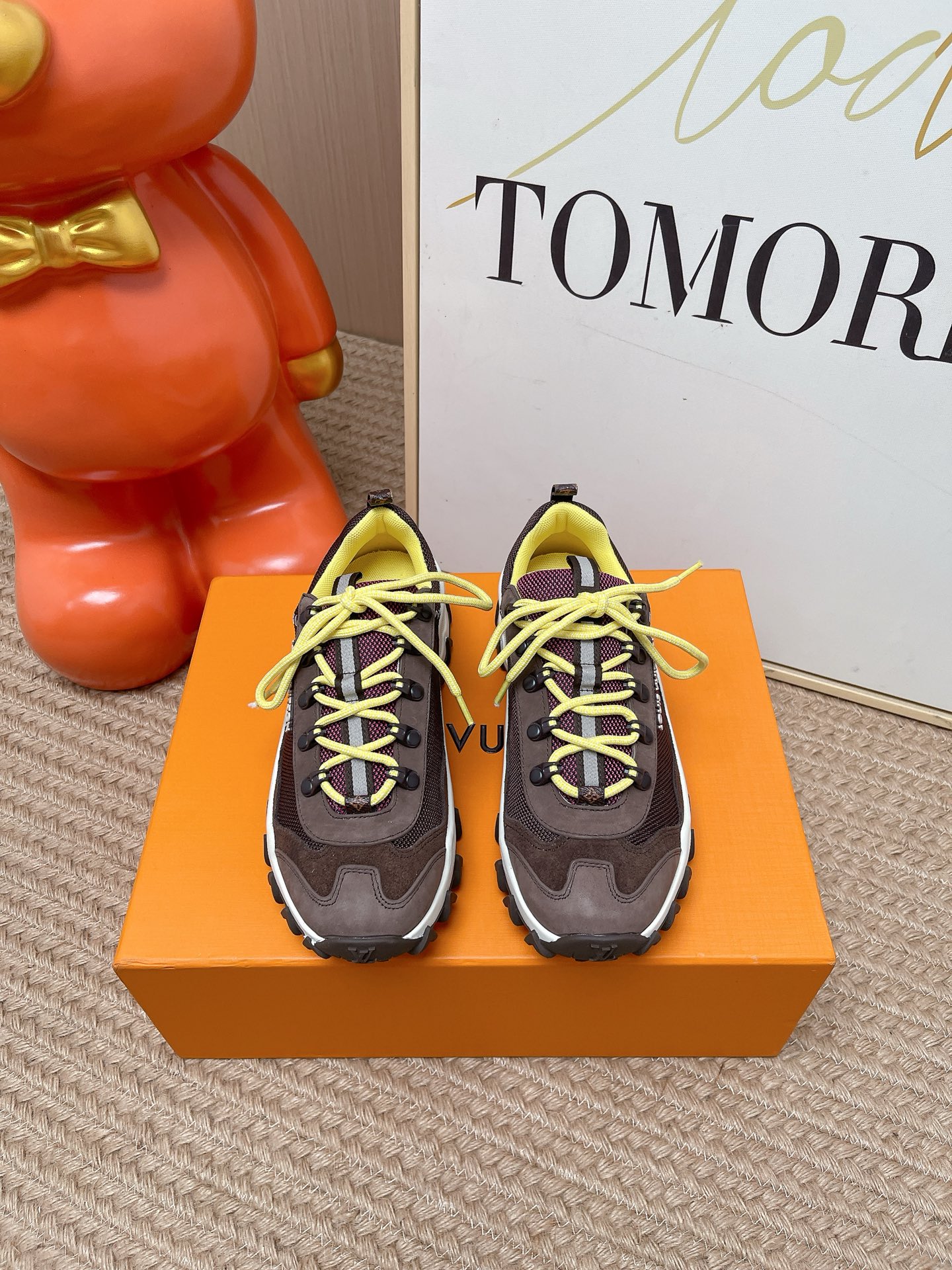 NO:900473,The top version of the latest LV hiking shoes 26ss! Special channel item! Impeccable quality! Texture visible to the naked eye! High-looking sports and leisure style, I think you will like it! You must feel its texture with your own hands and be amazed! The upper is imported and customized original cowhide, the lining is exclusively customized lambskin, the sole is an exclusive private mold original mold outsole, the grip is very good! Size 35～45, casual shoes/sports shoes, louis  vuitton,sneakers,cowhide,sheepskin19860909顶级版本 LV登山鞋26ss最新款!特殊渠道单品!品质无可挑剔!肉眼可见的质感! 高颜值运动休闲风,我想你一定会喜欢!一定要亲手感受它的质感,惊叹! 鞋面进口定制原厂牛皮 内里独家定制小羊皮 大底独家私模原模具大底,抓地力非常好! size35～45,休闲鞋/运动鞋,louis vuitton,sneakers,cowhide,sheepskin,Women's Shoes