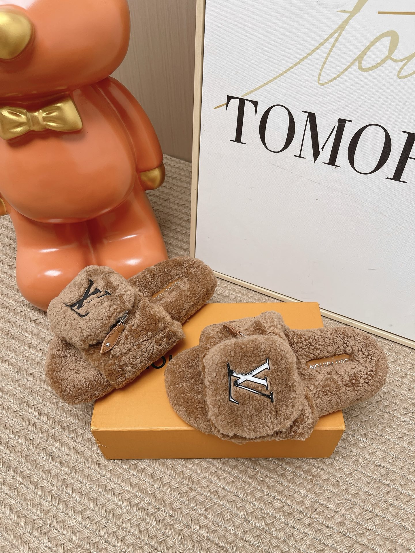 Женские шлёпанцы Louis Vuitton с логотипом, коричневого цвета
