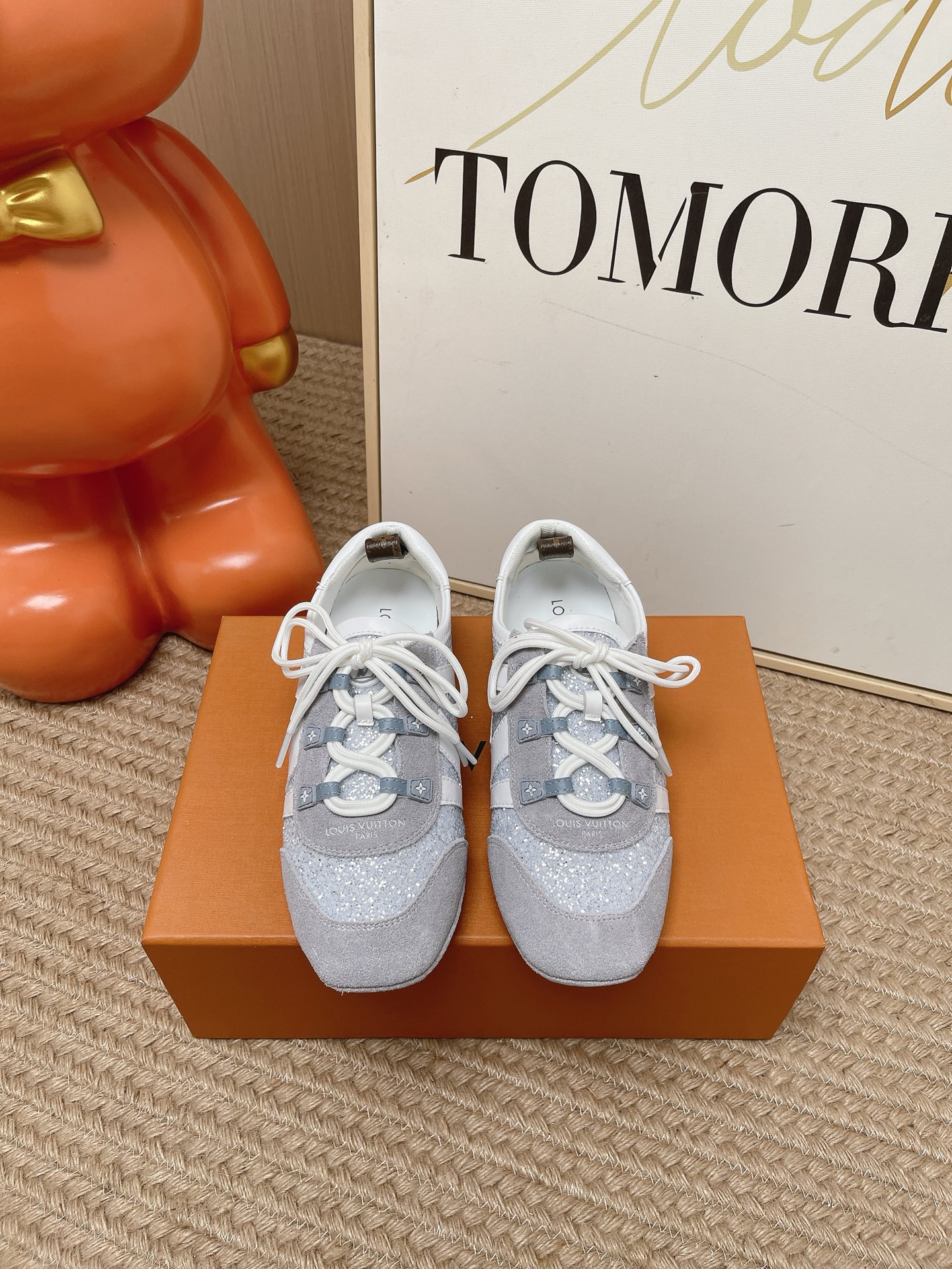 NO:924326,Purchasing-grade Louis Vuitton Louis Vuitton donkey brand spring and summer Sneakerina series ballet sneakers, moral training shoes, flat shoes. Original three pairs purchased to develop perfect replica Sneakerina. Ballet style sneakers are made of silky suede cow leather to create smooth lines. They have the light structure of ballet shoes and the comfortable texture of sneakers. The LV logo on the side and the Monogram canvas back strap are rich in details, Sacchetto craftsmanship and TPU.  Outsole upgraded for a soft wearing experience. Fabric: original customized imported first-layer cowhide. Original customized breathable mesh lining. Original open-molded injection molded TPU material for soles. Size: #35-39 (female 40.41. Customized and non-returnable), casual shoes/sports shoes, louis vuitton, louis vuitton, louis vuitton, louis vuitton, flats, sneakers, cowhide19860909代购级 Louis Vuitton路易威登驴牌春夏Sneakerina系列 芭蕾运动鞋 德训鞋 平底鞋 原版三对购入开发完美复刻Sneakerina 芭蕾风运动鞋以丝滑绒面牛皮革塑造流畅线条 兼具芭蕾舞鞋的轻盈构型和运动鞋的舒适质感. 侧面 LV 标识和Monogram 帆布后袢带丰富细节,Sacchetto 工艺和 TPU 外底升级轻柔穿着体验 面料:原版定制进口头层牛皮 内里原版定制透气网里 鞋底原版开模注塑TPU材质 Size: #35-39（女40.41.订做不退换）,休闲鞋/运动鞋,louis vuitton,louis vuitton,louis vuitton,louis vuitton,flats,sneakers,cowhide,Women's Shoes