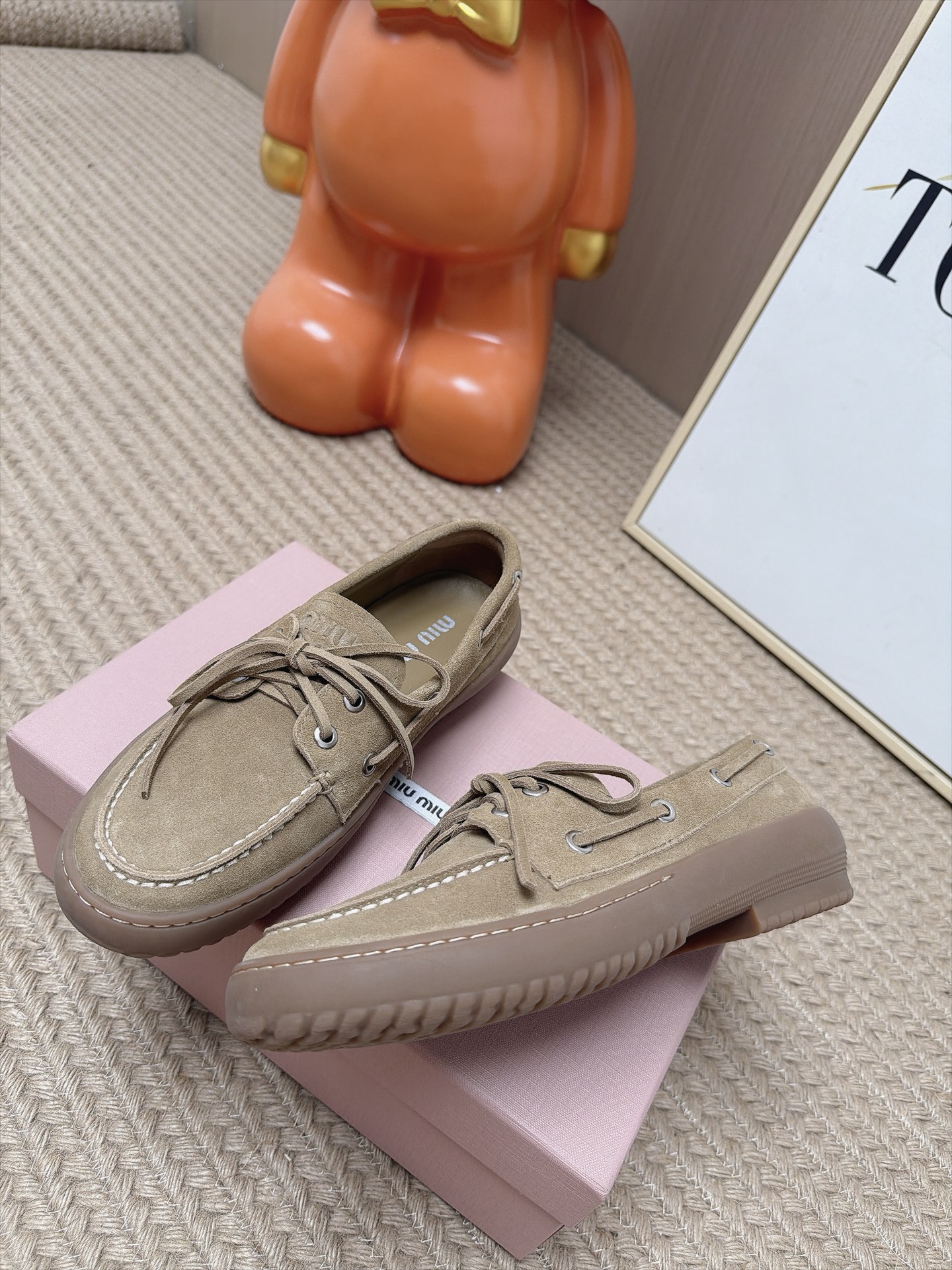 Женские лоферы Miu Miu бежевого цвета