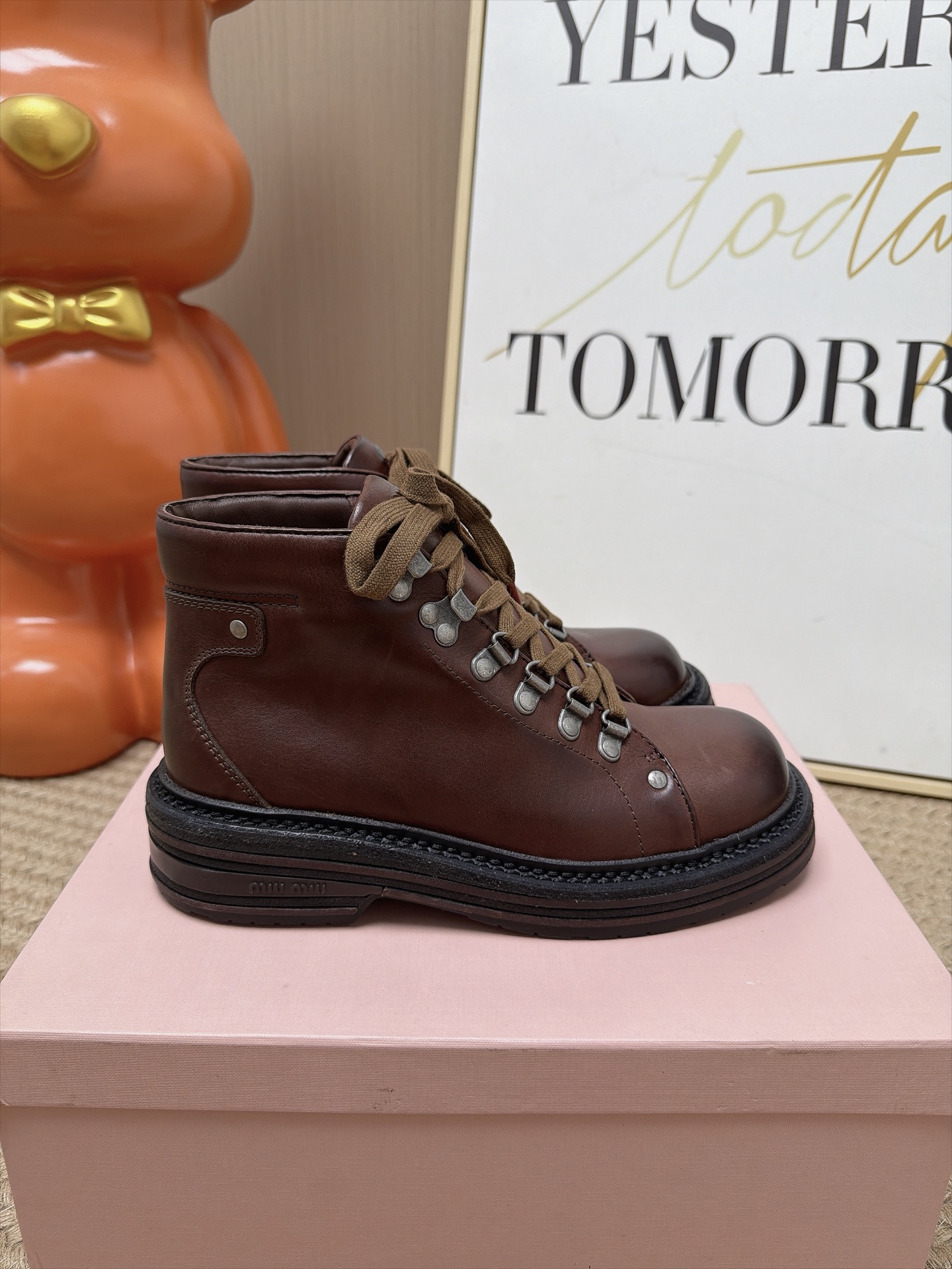 Женские ботинки Miu Miu с шнуровкой коричневого цвета
