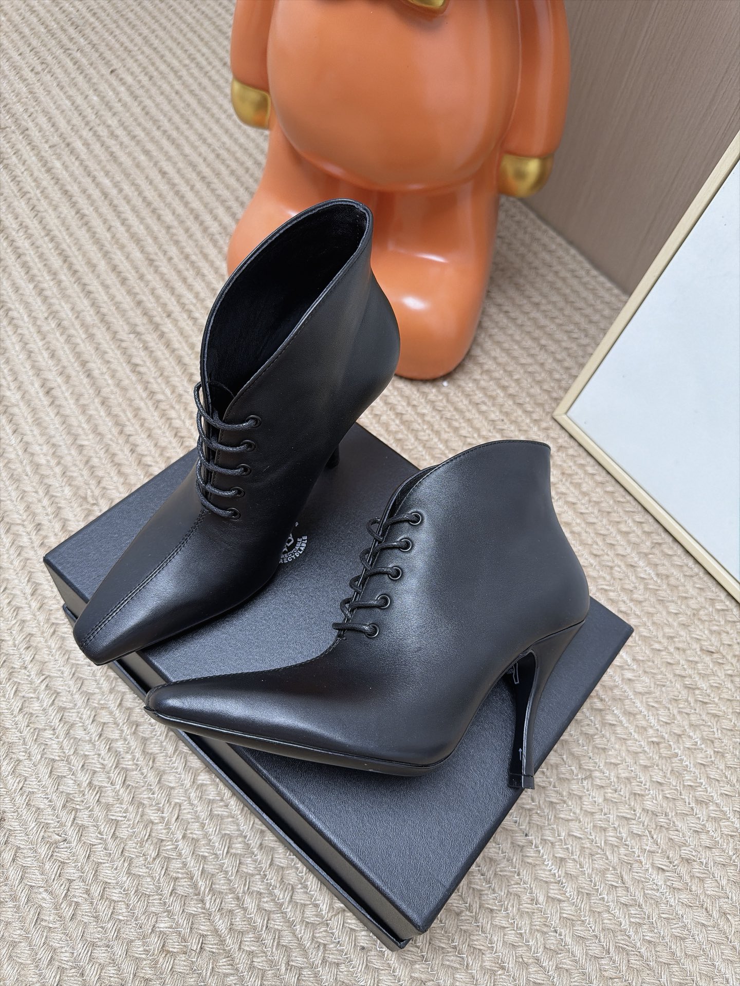 Женские ботильоны Alaia с пряжками черного цвета Alaïa