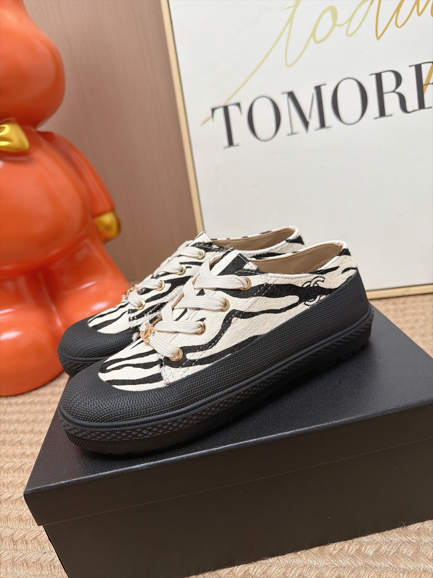 Patterned Lace Up Sneakers