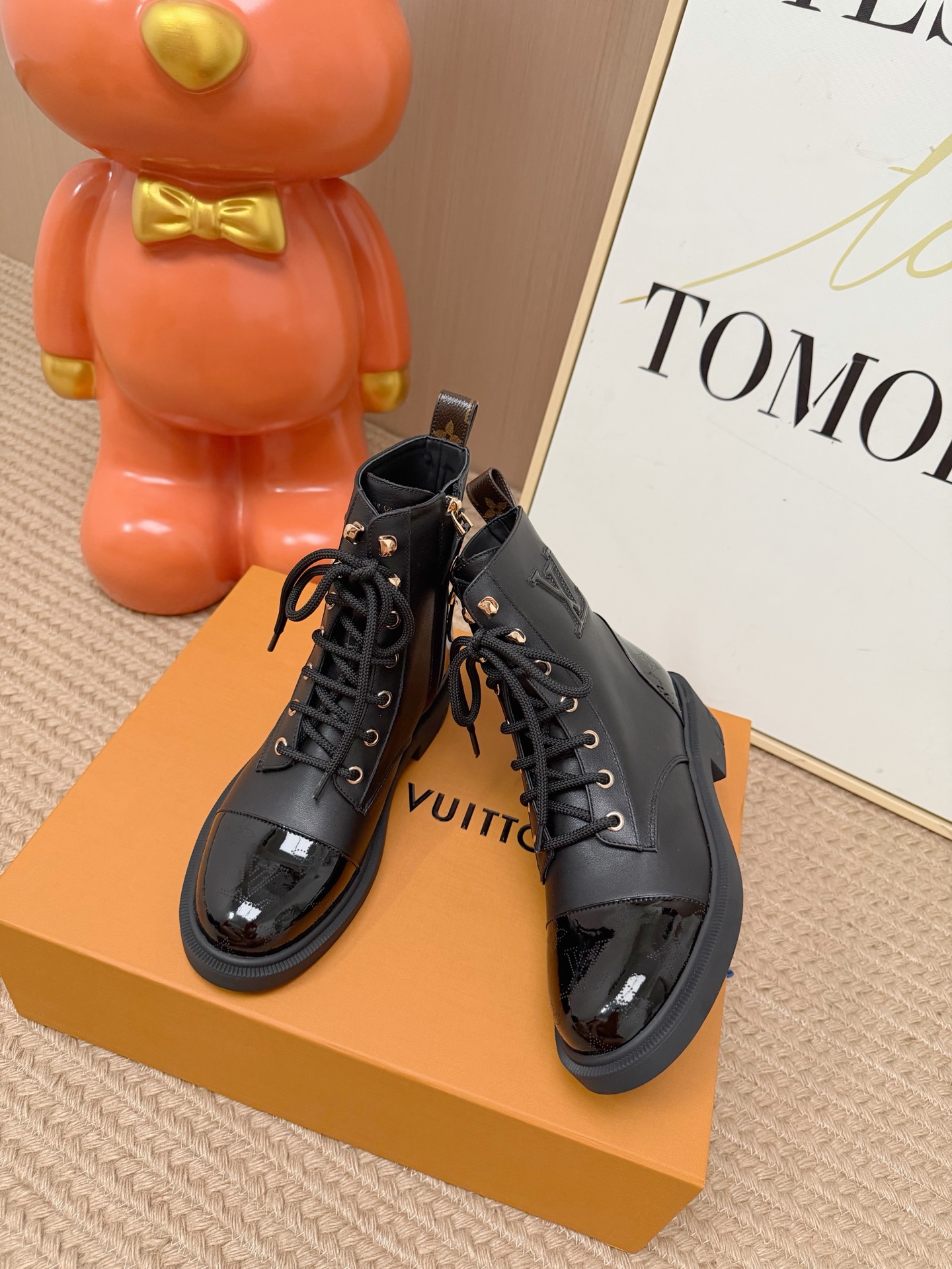 Женские ботинки LV классический дизайн черного цвета Louis Vuitton