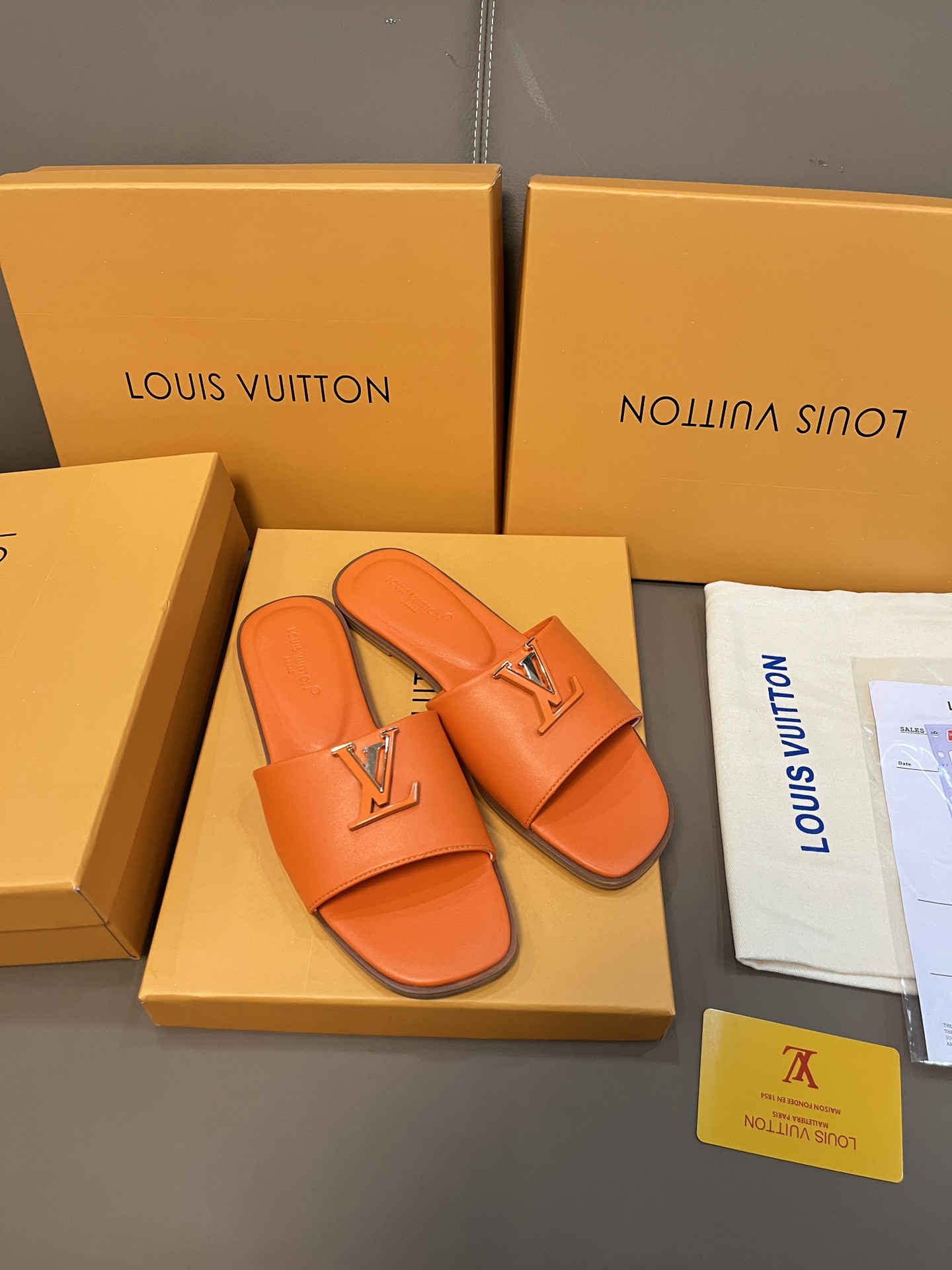 Louis Vuitton AAA
 Shoes Slippers From China
 Orange Unisex