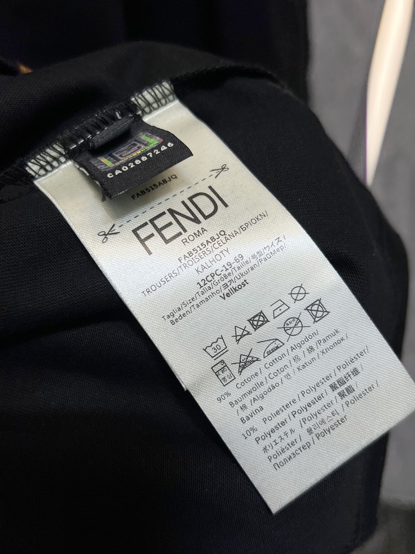 Fend*i2024春夏新款三标齐全特殊定制面料专柜同款品质超级重工面料做工杠杠的版型完美注意面料超舒服