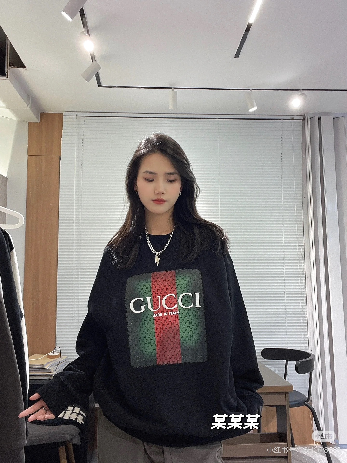 GUCCI2024秋季新品卫衣！经典蛇纹渐变圆领卫衣胸前经典蛇纹标识logo点缀细节无法挑剔极具档次感与