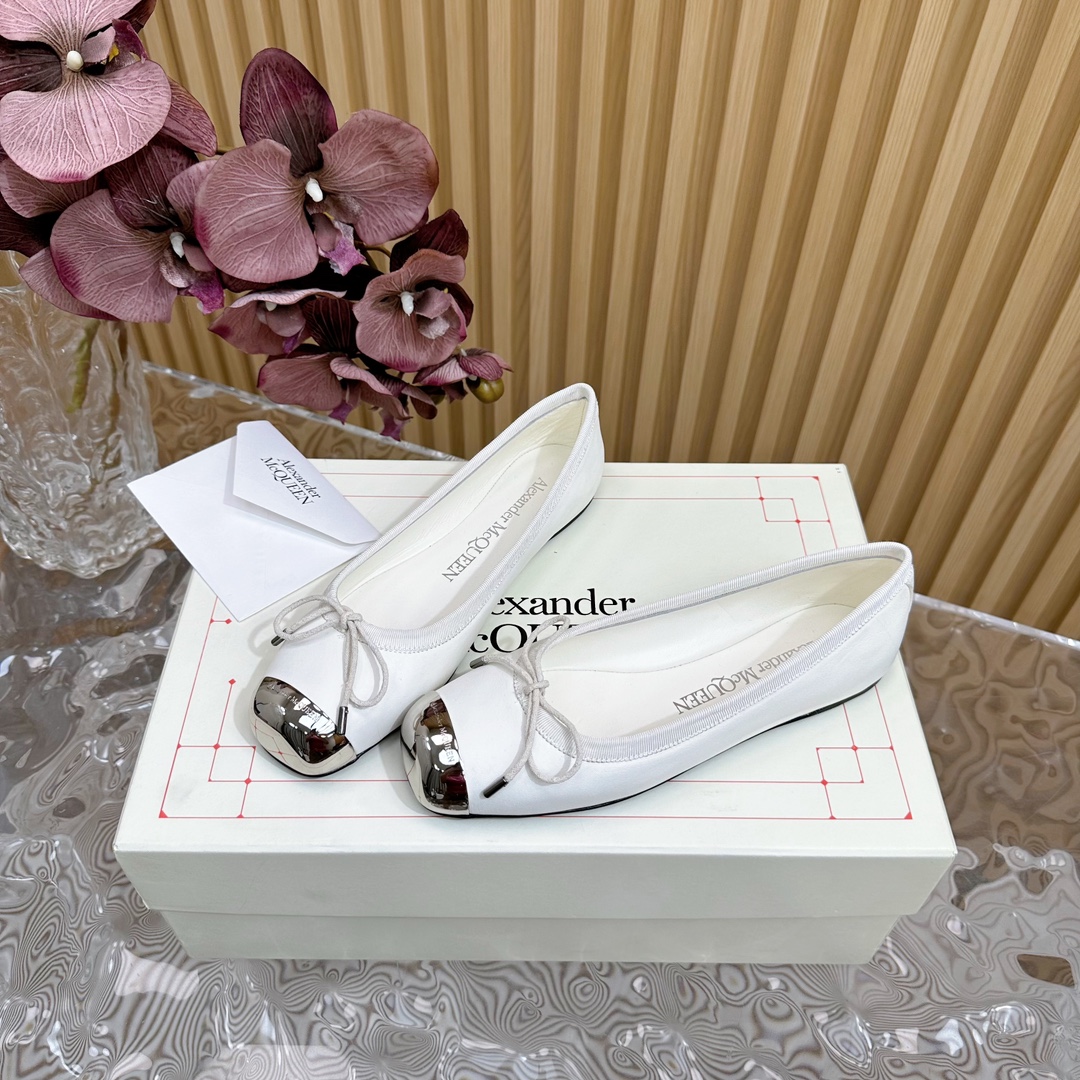 McQueen Ironhead Butterfly Ballet Shoes: Timeless Elegance in Imported Leather - 图片 7