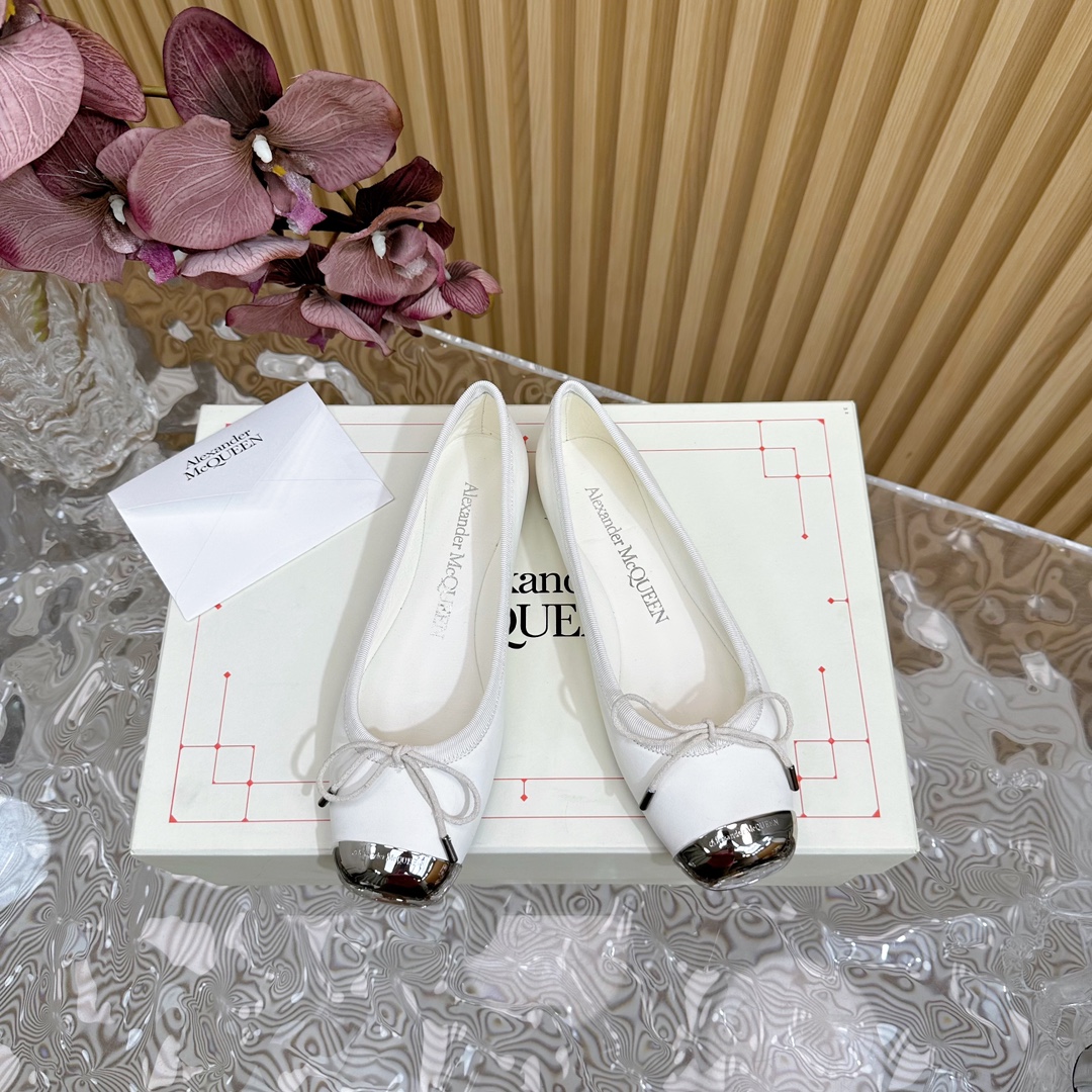 McQueen Ironhead Butterfly Ballet Shoes: Timeless Elegance in Imported Leather - 图片 1