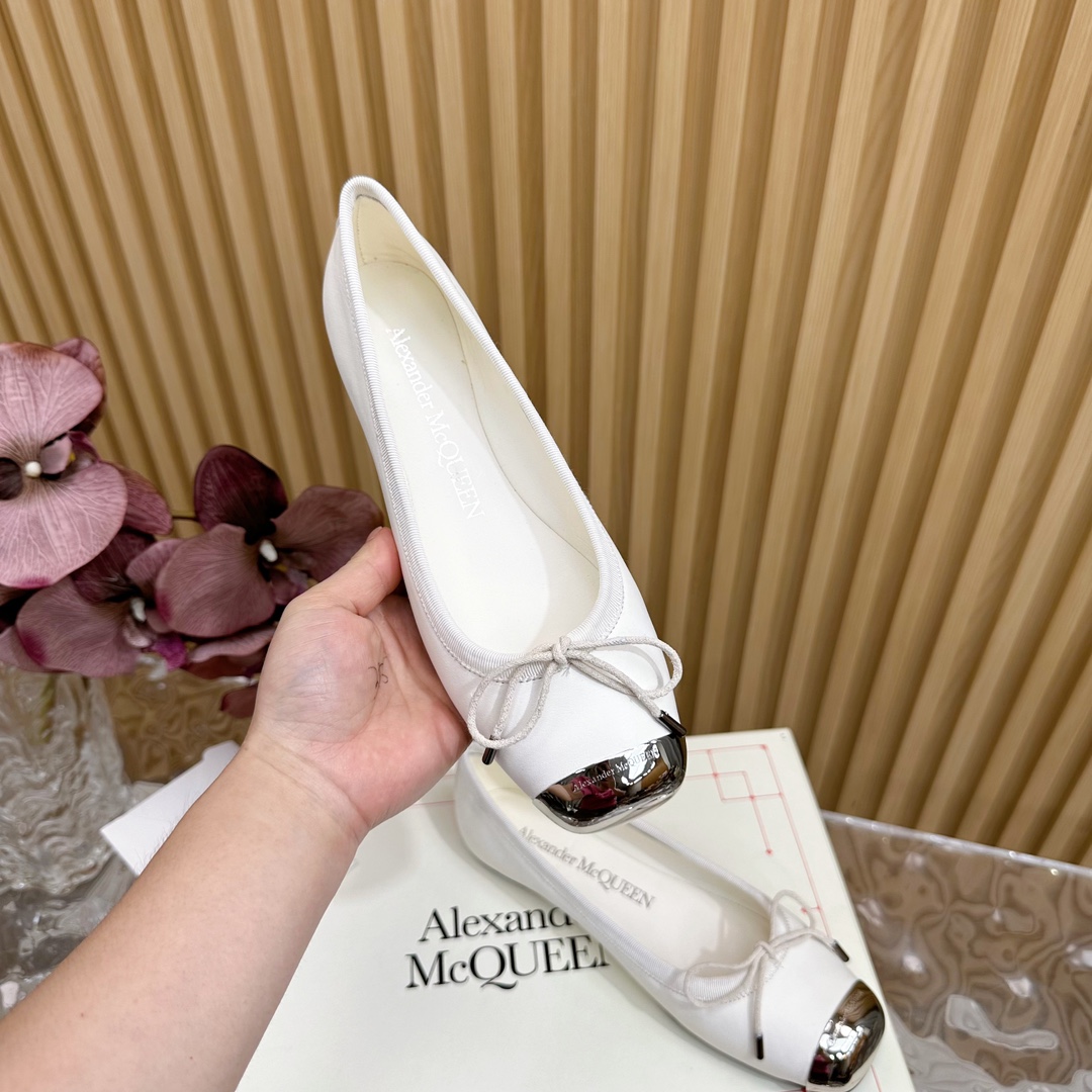 McQueen Ironhead Butterfly Ballet Shoes: Timeless Elegance in Imported Leather - 图片 8