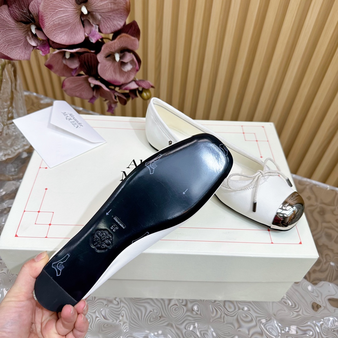 McQueen Ironhead Butterfly Ballet Shoes: Timeless Elegance in Imported Leather - 图片 9