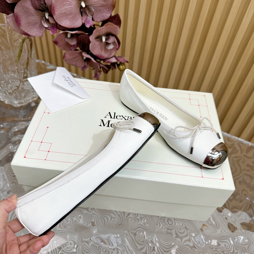 McQueen Ironhead Butterfly Ballet Shoes: Timeless Elegance in Imported Leather - 图片 5