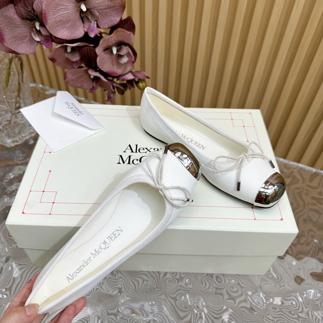 McQueen Ironhead Butterfly Ballet Shoes: Timeless Elegance in Imported Leather - 图片 6