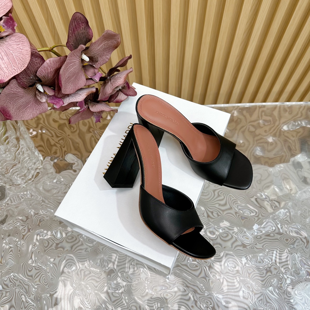 NO:172224,Amina Muaddi new Charlotte series high heels!  The square head is cut with clear edges and angles, making it even more unique!  It's a pair of high heels with temperament!  ———————————————— Patent leather/cowhide, inner lining, footbed sheepskin lining, imported leather sole   injection molding process, heel height 9.5cm Size35-42 (40.41.42 custom made without return), high heels, high heels, cowhide, sheepskin19860909Amina Muaddi新款Charlotte系列高跟鞋！棱角分明斜切方头,更加别具一格！是一双很有气质的高跟鞋！ ————————————— 鞋面漆皮/牛皮 内里、垫脚羊皮里 大底进口真皮底 注塑工艺 跟高9.5cm Size35-42（40.41.42定做不退换）,高跟鞋,high heels,cowhide,sheepskin,Women's Shoes