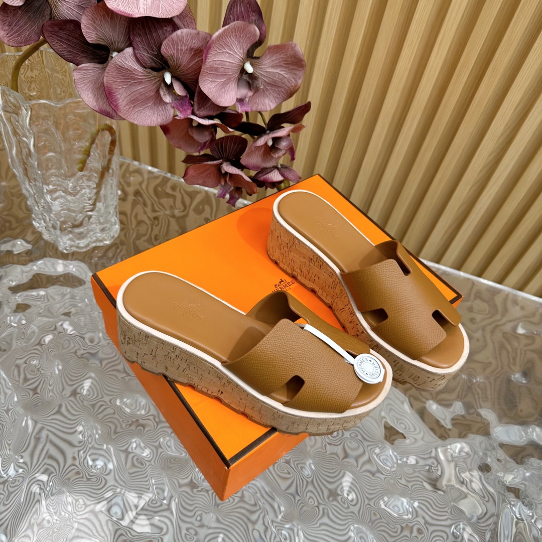 NO:385473,Added color Top version Hemers SS Hermes early spring new style, I-shaped thick-soled slippers, leather edge strip luxury details, you will know what high quality is~ ———————————————————————————————————————————————————————————————————————————————————————————————————————————————————————————————————————————————————————————————————————————————————————————————————————————————————————————————————————————————————————————————————————————————————————————————————————————————————————————————————————————————————————————————————————————————————————————————————————————————————————————————————————————————————————————————————————————————————19860909新增颜色 顶级版本 坡跟Hemers SS 爱马仕早春新款、工字型厚底拖鞋、真皮沿条奢华细节拿到货就知道什么叫高品质～ ———————————（配手提袋） 小个子MM的福利来啦 面料牛皮/羊京 大底是防滑耐磨底片设计 Size35-40（40定制）,拖鞋,hermes,slippers,cowhide,sheep,Women's Shoes