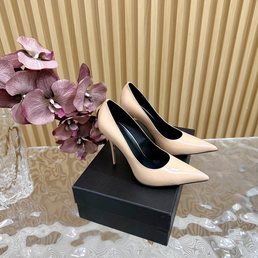 NO:561929,Exclusive new products on the shelves YSL Saint Laurent - SS summer fish mouth new high-heeled products catwalk style high-heeled sandals ———————————— New spring and summer series high-heeled sandals with square buckles!  Pointed-toe high-heeled slippers, how can we miss a pair of fairy shoes in the light summer? Paired with various small skirts, it doesn't matter the shape of the feet at all. The transparent sparkling diamonds show a phantom under the light. It is really too beautiful. The whiteness of the upper feet makes people look up!  The delicate crystal chain embellishes the delicate lines of the ankle, releasing infinite elegance. Explore more high-heeled shoes!  Fabric patent leather outsole Genuine leather outsole Size 35-42 (customized for 40, 41, 42) Heel height 10.5cm, high-heeled shoes, saint laurent, saint laurent, sandals, high heels, slippers, skirts, Leather soles19860909独家新款上架 YSL 圣罗兰— SS夏季鱼嘴 高跟新品 走秀款高跟凉鞋 ———————————— 全新春夏系列后带方扣高跟凉鞋 ！ 尖头高跟拖鞋淡淡的夏日里怎么少得了一双仙女鞋 各种小裙子搭配起来 完全不挑脚型哦 通透的闪钻在光线的照耀下呈现幻彩 真的美的过分 上脚显白的让人上头！细巧水晶链饰点亮脚踝纤雅线条 释放无限优雅魅力 探索更多臻选高跟鞋！ 面料漆皮 大底真皮大底 码数35-42（40、41、42定制） 跟高10.5cm,高跟鞋单鞋,saint laurent,saint laurent,sandals,high heels,slippers,skirts,Leather soles,Women's Shoes