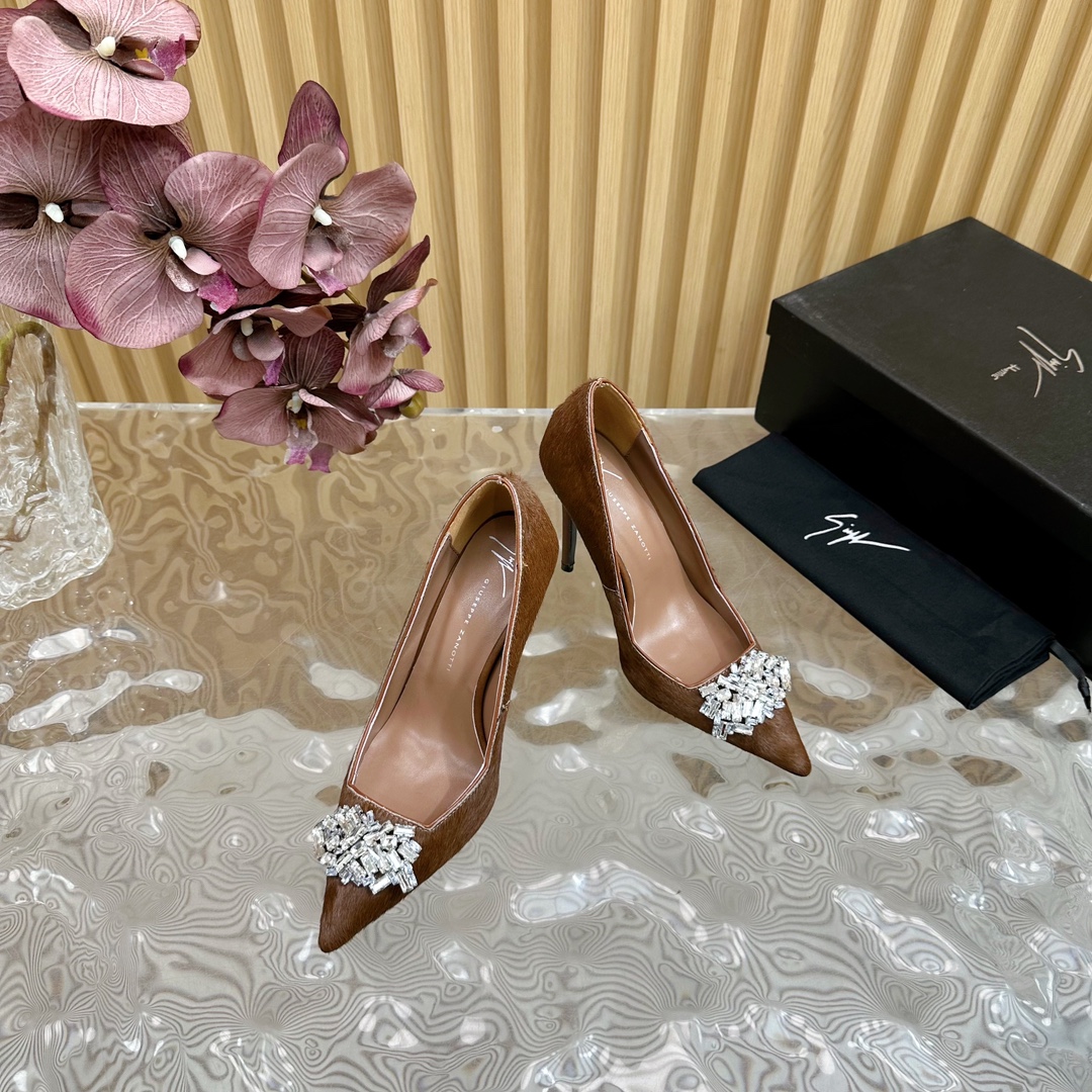 Giuseppe Zanotti Women’s High Heel Shoes: Italian Luxury, Unique Design, Premium Materials - 图片 4