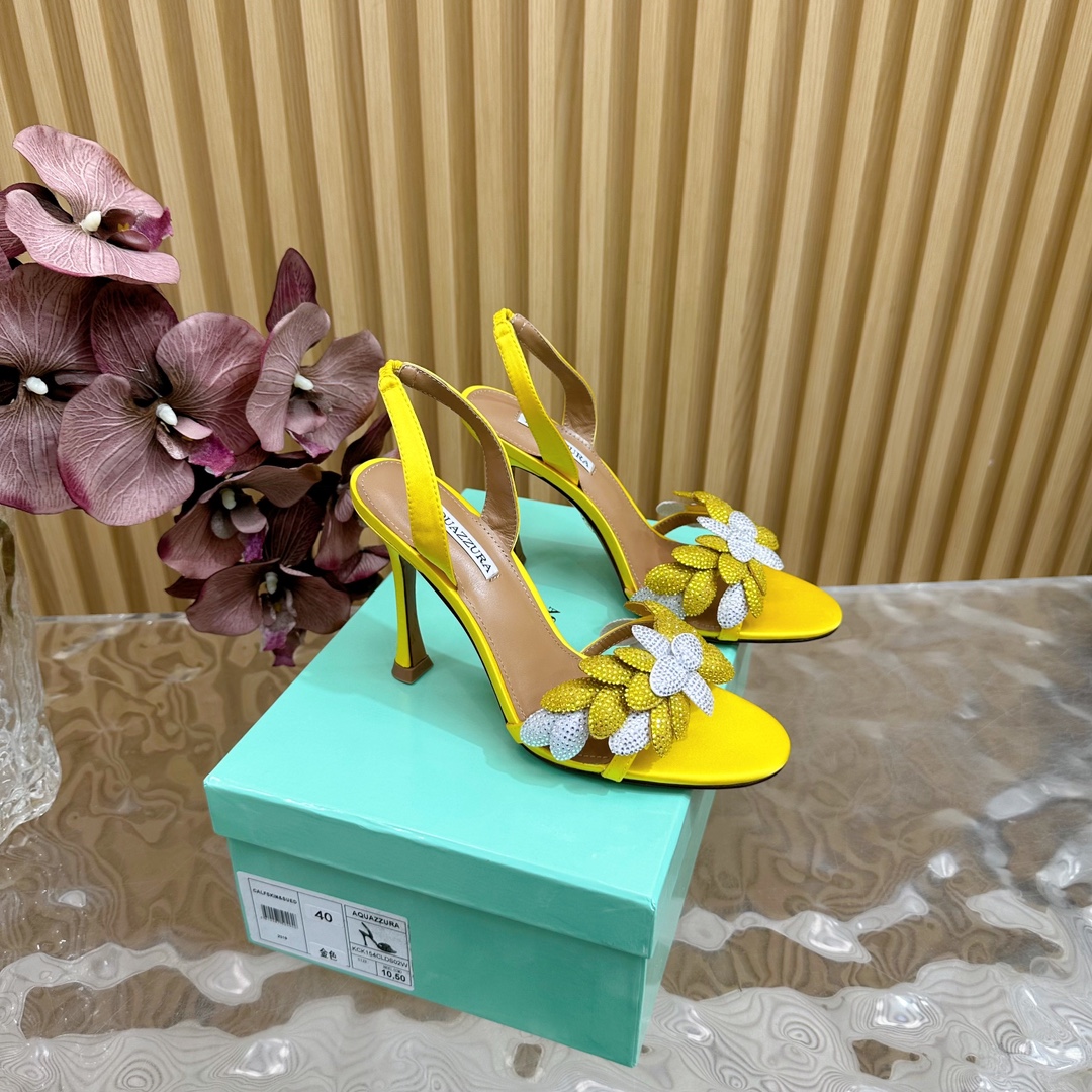 NO:171787,【Aquazzura】 New top version of Pineapple Women's Flower High Heel Sandals Original 1-to-1 mold opening heel!  Swarovski rhinestones, shining brightly ———————————————————————————————————————————————————————————————————————————————————————————————————————————————————————————————————————————————————————————————————————————————————————————————————————————————————————————————————————————————————————————————————————————————————————————————————————————————————————————————————————————————————————————————————————————————————————————————————————————————————————————————————————————————————————————————————————————————————————————————————————————————19860909【Aquazzura】 新款顶级版本菠萝女士花朵高跟凉鞋原版1比1开模鞋跟！施华洛世奇水钻,闪耀光芒 ———————————顶级版本 进口羊皮搭配原版开模鞋跟,简单大方 .使鞋子更有女人味,适合派对的设计适用各种套裙,于连衣裙晚礼服,夜场各种款式,9.5cm跟高搭配施华洛世奇水钻.任何场合都显高贵气质 * 全套包装. * 鞋面 真丝 * 衬里 羊皮 * 鞋底 意大利真皮大底 * 跟高 10.5cm * 码数 35-43（40、41、42、43订做不退换）,高跟鞋,swarovski,sandals,high heels,skirts,sheepskin,real silk,Leather soles,Women's Shoes