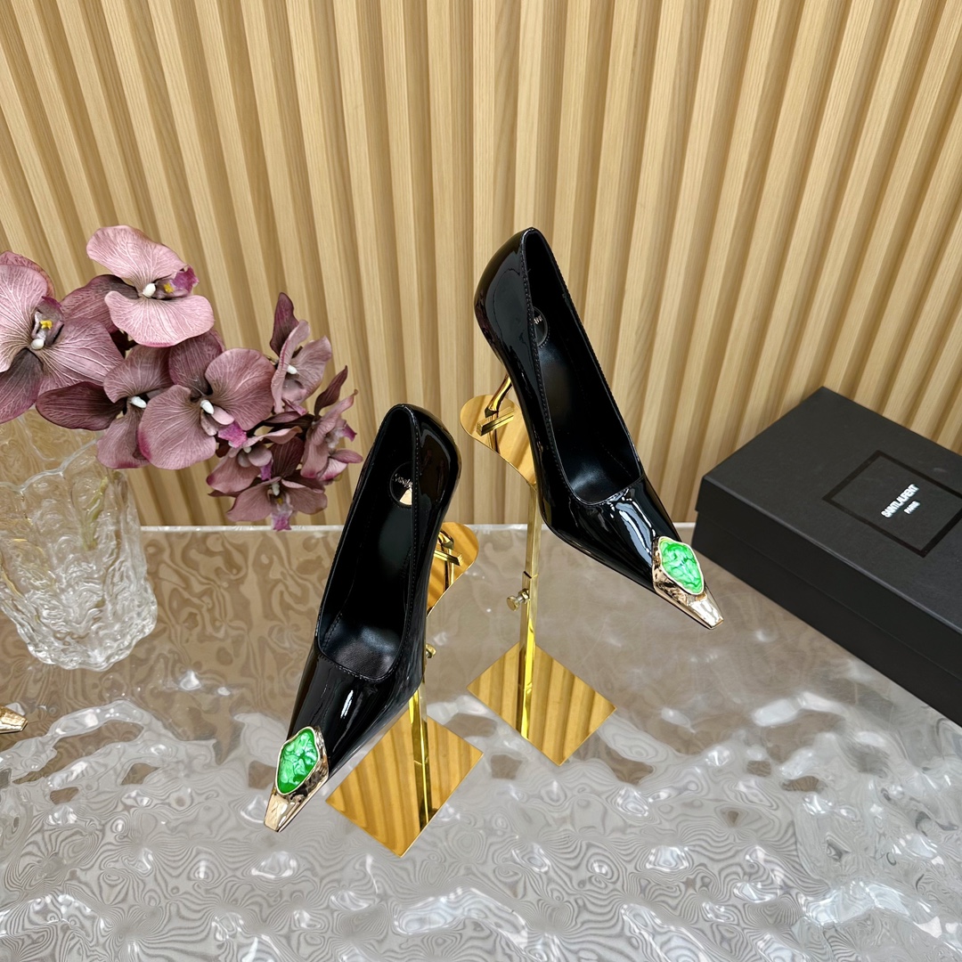 NO:262873,The top version of the counter is updated simultaneously. Big Gem YSL Saint Laurent - SS summer new product. Elegant and atmospheric high heel sandals —————————————————————————————————————————————————————————————————————————————————————————————————————————————————————————————————————————————————————————————————————————————————————————————————————————————————————————————————————————————————————————————————————————————————————————————————————————————————————————————————————————————————————————————————————————————————————————————————————————————————————————————————————————————————————————————————————————————————————  Why do you miss a pair of fairy shoes in the light summer when pointed high-heeled slippers? When you match various small skirts, you don’t pick on the feet at all. The transparent flashing diamonds show a fantasy under the light. It’s so beautiful that it looks whiter and makes people feel overwhelmed!  The delicate crystal chain decoration illuminates the delicate and elegant lines of the ankle, unleashing infinite elegance and explore more selected high heels!  Fabric patent leather, outsole, genuine leather outsole, size 35-42 (customized by 40, 41, 42) Heel height 10.5cm, high heels, saint laurent, saint laurent, sandals, high heels, slippers, skirts, Leather soles19860909顶级版本专柜同步更新 大宝石 YSL 圣罗兰— SS夏季新品 优雅大气高跟凉鞋 ————————顶级版本认准品质 全新春夏系列后带方扣高跟凉鞋 ！ 尖头高跟拖鞋淡淡的夏日里怎么少得了一双仙女鞋 各种小裙子搭配起来 完全不挑脚型哦 通透的闪钻在光线的照耀下呈现幻彩 真的美的过分 上脚显白的让人上头！细巧水晶链饰点亮脚踝纤雅线条 释放无限优雅魅力 探索更多臻选高跟鞋！ 面料漆皮 大底真皮大底 码数35-42（40、41、42定制） 跟高10.5cm,高跟鞋单鞋,saint laurent,saint laurent,sandals,high heels,slippers,skirts,Leather soles,Women's Shoes