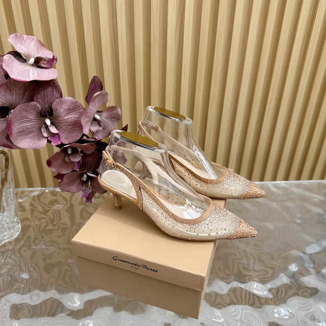 NO:748221,The top version [Gianvit* Ross*] is synchronized with the new mesh hot-drilled gradient diamonds in the early spring counter. It is a delicate yet elegant item that is worth buying this new year. ————————— Mesh rhinestones are modern and elegant elements, full of femininity, allowing you to show your fashionable personality in comfort. Silk hot-drilled uppers, sheepskin lining and foot pads, comfortable and versatile, genuine leather outsole, heel height 5.5cm (8.5cm customization is not returnable)  Size 35-43 (40, 41, 42, 43 customized, non-refundable), high heels and sandals, sandals, high heels, sheepskin, real silk19860909顶级版本【Gianvit* Ross*】早春专柜同步新款网纱烫钻渐变钻 娇气又不失气质优雅的一款单品这个新春值得入手 ——————————— 网纱钻 元素现代优雅风格,女人味十足 让您在舒适中彰显时尚性格. 鞋面真丝烫钻 内里羊皮内里及垫脚 舒适百搭 大底真皮底 跟高5.5cm（8.5cm定制不退换） 码数35-43（40、41、42、43定制不退换）,高跟鞋凉鞋,sandals,high heels,sheepskin,real silk,Women's Shoes