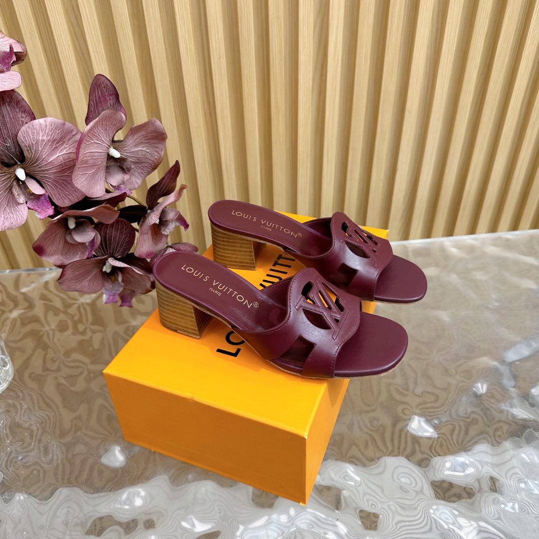 NO:129453,LV | Louis Vuitton 25 2025 Early Spring New Product Top Version Counter Features Latest Slippers/Cat Heel Slippers New in Hard Products ———————————————————————————————————————————————————————————————————————————————————————————————————————————————————————————————————————————————————————————————————————————————————————————————————————————————————————————————————————————————————————————————————————————————————————————————————————————————————————————————————————————————————————————————————————————————————————————————————————————————————————————————————————————————————————————————————————————————19860909LV | 路易威登 25 2025 早春新品 顶级版本专柜主打最新款 拖鞋/猫跟拖鞋 硬货上新 ———————————— 鞋面原版定制石头纹牛皮 内里进口山羊皮里 大底原版意大利真皮大底 跟高4.5cm 鞋码: 35-42（40、41、42定制不退换）,拖鞋,louis vuitton,louis vuitton,slippers,cowhide,sheepskin,Leather soles,Women's Shoes