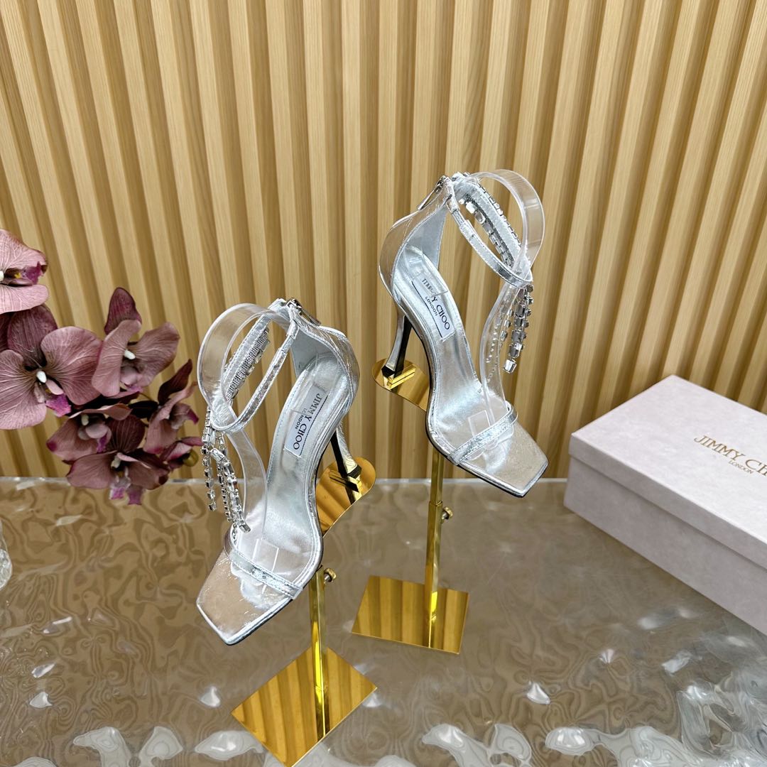 NO:129411,The first release of the new 2025 early spring JlMMY CHOO modern shoes, street photography artifact SAE crystal chain high heel sandals pointed and drag series Fantasy color-blocked diamond style ———————————— Personalized sandals, 99% of unique individuals, add 1 outstanding inspiration, full-point street shooting, let you produce blockbusters every minute and every second. Slightly shine, dazzling, romantic photos are ready, illuminating your good mood. The heels are all hand-made diamonds, original custom crystal diamond necklaces are densely inlaid, and star curtain fabric metal sheepskin inner sheepskin Outsole Italian three-A cowhide sole Heel height 10cm (40 and 41 custom made without return and exchange), high heels sandals, sandals, high heels, necklace, cowhide, sheepskin19860909高版本首发 2025早春新款 JlMMY CHOO摩登鞋履,街拍神器SAE水晶链高跟凉鞋 尖拖系列 幻彩拼色烫钻款 ——————————— 个性凉鞋系,99％ 的独特个体,添上1的出众灵感,满分街拍,让你分分秒秒出大片.点点闪耀,璀璨炫光,浪漫的写真就绪,照亮你的好心情.鞋跟都是手工烫钻,原版定制水晶钻项链密密镶嵌,织出星光幕布 面料金属羊皮 内料羊皮 大底意大利三A级牛皮底 跟高10cm 码数35－41（40、41定做不退换）,高跟鞋凉鞋,sandals,high heels,necklace,cowhide,sheepskin,Women's Shoes