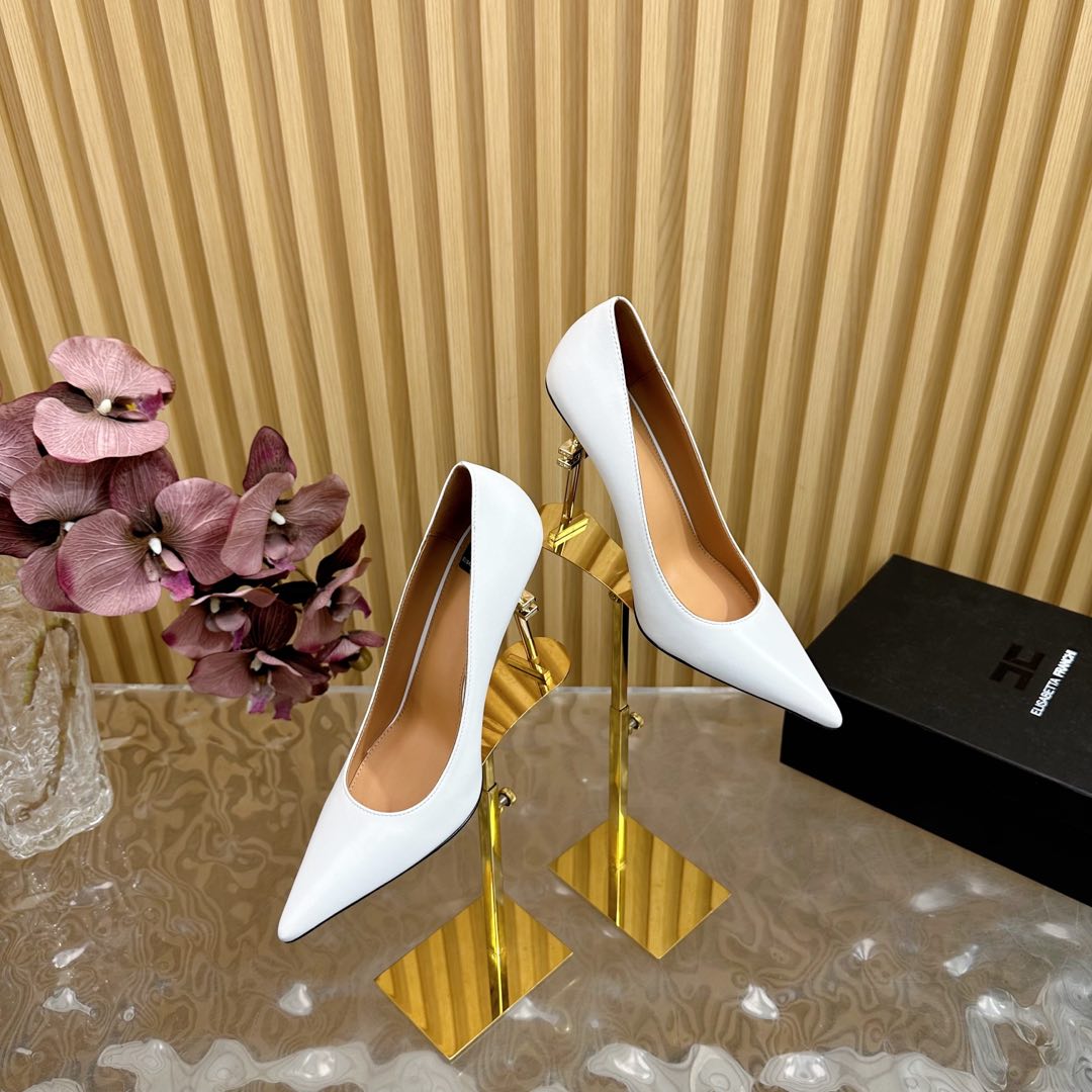 NO:129820,The top version of the market, exclusive new model released, the entire series has successively launched all heel-shaped models, and finally ushered in it. A light luxury brand, Elisabetta Franchi Elisabetta Franchi, beautiful high-heel fashion show sandals, ELISABETTA FRANCH is a fashion brand from Italy. ———————————————————————————————— Prepare to welcome a wave of beautiful pointed high-heeled heart-warming snipers. The small gold bars show the cold and cool atmosphere and the sexy pointed toe collision. Simple and high-end. The heel is stable and elegant. The flash drill strap and velvet upper lit up the romantic atmosphere, the thin heel beauty gives a new 