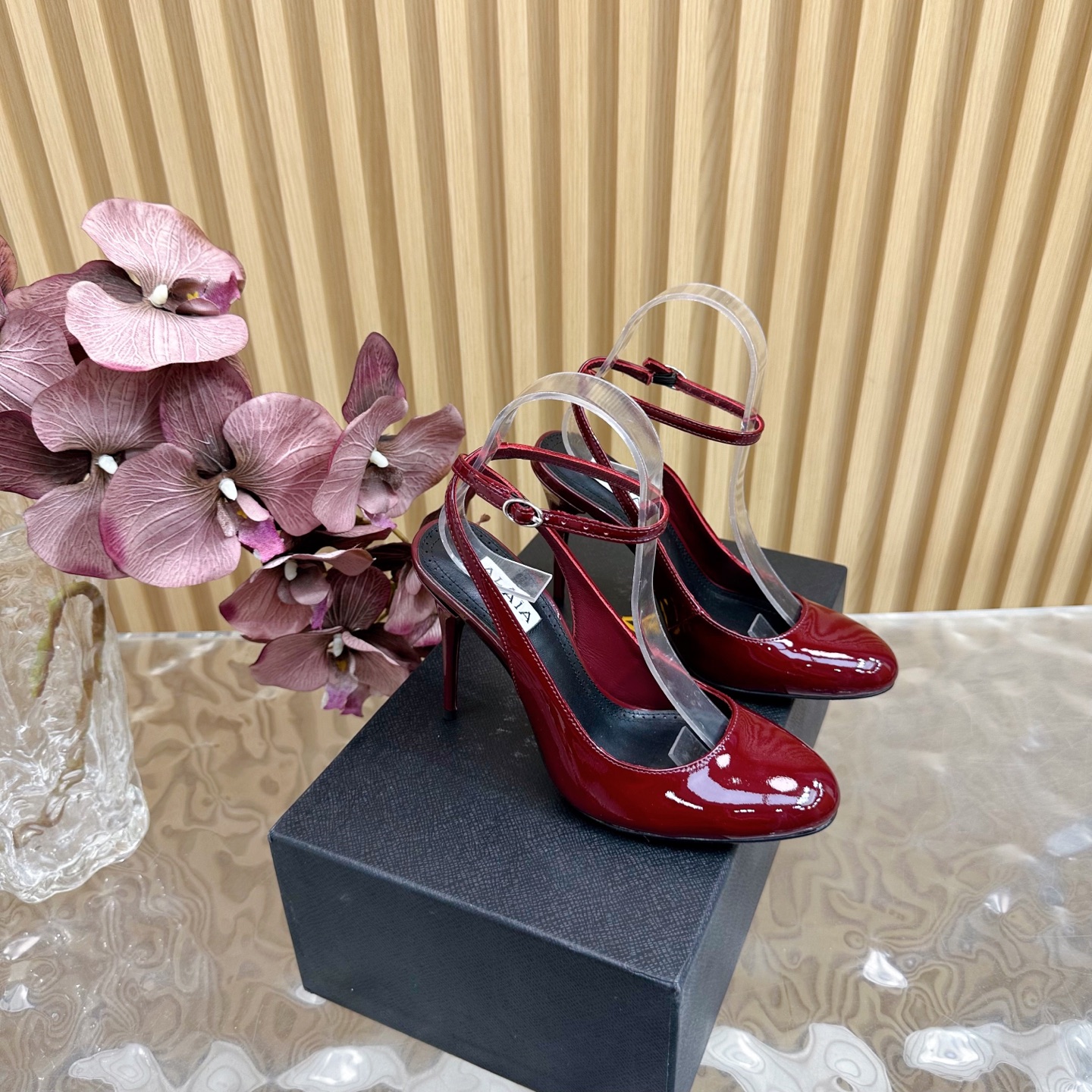 NO:234776,2025 counter new catwalk ALAIA｜French high-end first-tier high-end high-end brand fish mouth high-heel sandals super fairy ———————————————————————————————————————————————————————————————————————————————————————————————————————————————————————————————————————————————————————————————————————————————————————————————————————————————————————————————————————————————————————————————————————————————————————————————————————————————————————————————————————————————————————————————————————————————————————————————————————————————————————————————————————————————————————————————————————————————————198609092025专柜新款走秀款ALAIA｜法国高端一线高定品牌 鱼嘴高跟凉拖超仙女 —————————————— AzzedineAlaia:时尚界最后的手艺人 只忠于展现女性身体曲线的裁剪之王 始创于1979年的品牌Alaia 一直主售时装感十足的型格女鞋 鞋面漆皮马毛 内里羊皮 鞋底真皮大底 跟高10.5cm 码数35-41（40.41 定制） 包装Alaia原版包装,高跟鞋,alaia,high heels,sheepskin,Leather soles,Women's Shoes