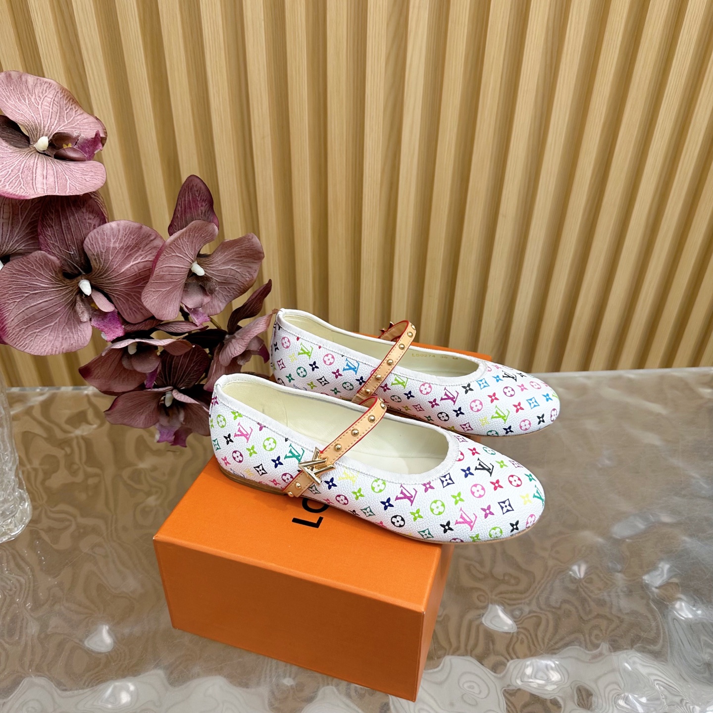 NO:172220,LV | Louis Vuitton 25 2025 Early Spring New Product Top Version Counter Features Latest Models Mary Jane Patent Leather Single Shoes Hard Products New ——————————————————— Upper Denim/Old Cloth Inner Imported Goatskin Outsole Leather Outsole Shoe Size: 35-42 (customized, non-returned and exchanged for 40, 41, 42), single shoes, louis vuitton, louis vuitton, mary jane, sheepskin, Leather soles19860909LV | 路易威登 25 2025 早春新品 顶级版本专柜主打最新款 玛丽珍漆皮单鞋 硬货上新 ———————————— 鞋面牛仔布/老花布 内里进口山羊皮里 大底真皮大底 鞋码: 35-42（40、41、42定制不退换）,单鞋,louis vuitton,louis vuitton,mary jane,sheepskin,Leather soles,Women's Shoes