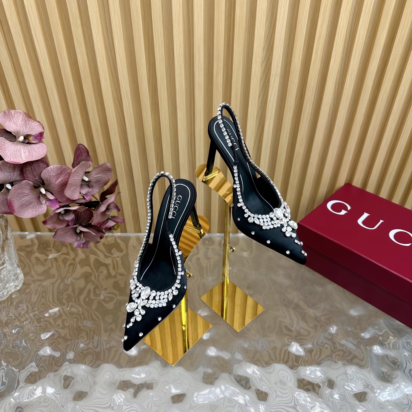 NO:172229,2025 Spring, the new model is launched, so beautiful that it can't be removed. The 2025 counter is synchronized with spring and summer new Gucci 25S Spring and summer new product rhinestone candy color with sandals and high heels in the back ————————————————————————————————————————————————————————————————————————————————————————————————————————————————————————————————————————————————————————————————————————————————————————————————————————————————————————————————————————————————————————————————————————————————————————————————————————————————————————————————————————————————————————————————————————————————————————————————————————————————————————————————————————————————————————198609092025开春 新款首发 美得挪不开眼 2025专柜同步春夏新款Gucci 25S春夏新品水钻糖果色 后带凉鞋高跟 —————————————超闪水钻 G家在体现高级感这块 总让人大写的服气 看起来蛮简单的款式 但上脚就莫名很高阶 非常性感 让你轻松搭配尽显各种风格 鞋面采用进口真丝布水钻扣 内里采用进口羊皮 意大利进口真皮底 跟高10.5cm Size35-39（40/41/42定制）,高跟鞋,gucci,gucci,sandals,high heels,sheepskin,real silk,Women's Shoes