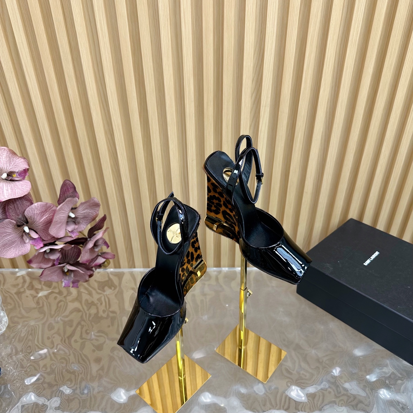 NO:172283,Top quality 2025 early spring new Saint Laurent / YSL Saint Laurent wedge fish mouth sandals ————————————————————————————————————————————————————————————————————————————————————————————————————————————————————————————————————————————————————————————————————————————————————————————————————————————————————————————————————————————————————————————————————————————————————————————————————————————————————————————————————————————————————————————————————————————————————————————————————————————————————————————————————————————————————————————————————————————————————————————————19860909顶级品质 2025早春新款Saint Laurent / YSL圣罗兰坡跟鱼嘴凉鞋 ———————————— YSL姐姐的美丽尤物高跟鞋 又是人间圣罗兰 Rose同款的小方头 高跟鞋化很好修饰脚型,奢华金属链 这几年SLP是在高跟鞋越来越懂女人了摒奔了防水台款的尴尬设计印象ysl绝美坡跟鱼嘴 鞋面真丝/漆皮 鞋底真皮大底 跟高约11cm 码数35-42（40、41、42定制不退不换）,凉鞋,loro piana,saint laurent,saint laurent,saint laurent,sandals,high heels,real silk,Leather soles,Women's Shoes