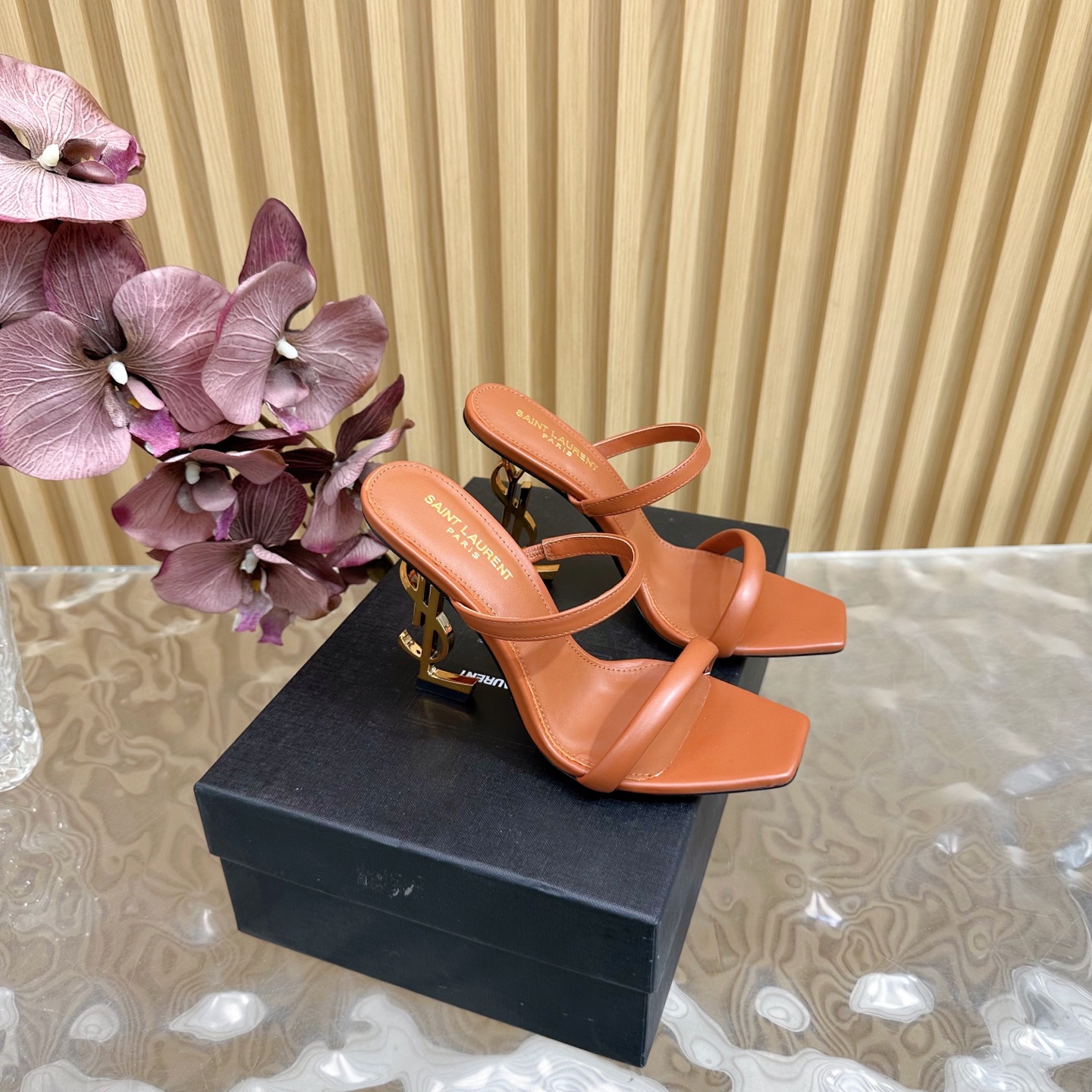 NO:172277,Top quality 2025 early spring new Saint Laurent / YSL Saint Laurent metal letter logo high heels sandals ——————————————————————————————————————————————————————————————————————————————————————————————————————————————————————————————————————————————————————————————————————————————————————————————————————————————————————————————————————————————————————————————————————————————————————————————————————————————————————————————————————————————————————————————————————————————————————————————————————————————————————————————————————————————————————————————————————————————————————————————19860909顶级品质 2025早春新款Saint Laurent / YSL圣罗兰金属字母logo高跟凉鞋 ———————————— YSL姐姐的美丽尤物高跟鞋 又是人间圣罗兰 Rose同款的小方头 高跟鞋化很好修饰脚型,奢华金属链 这几年SLP是在高跟鞋越来越懂女人了摒奔了防水台款的尴尬设计印象ysl绝美坡跟鱼嘴 鞋面牛皮/漆皮 鞋底真皮大底 跟高约10.5cm 码数35-41（34、40、41定制不退不换）,高跟鞋,loro piana,saint laurent,saint laurent,saint laurent,sandals,high heels,cowhide,Leather soles,Women's Shoes