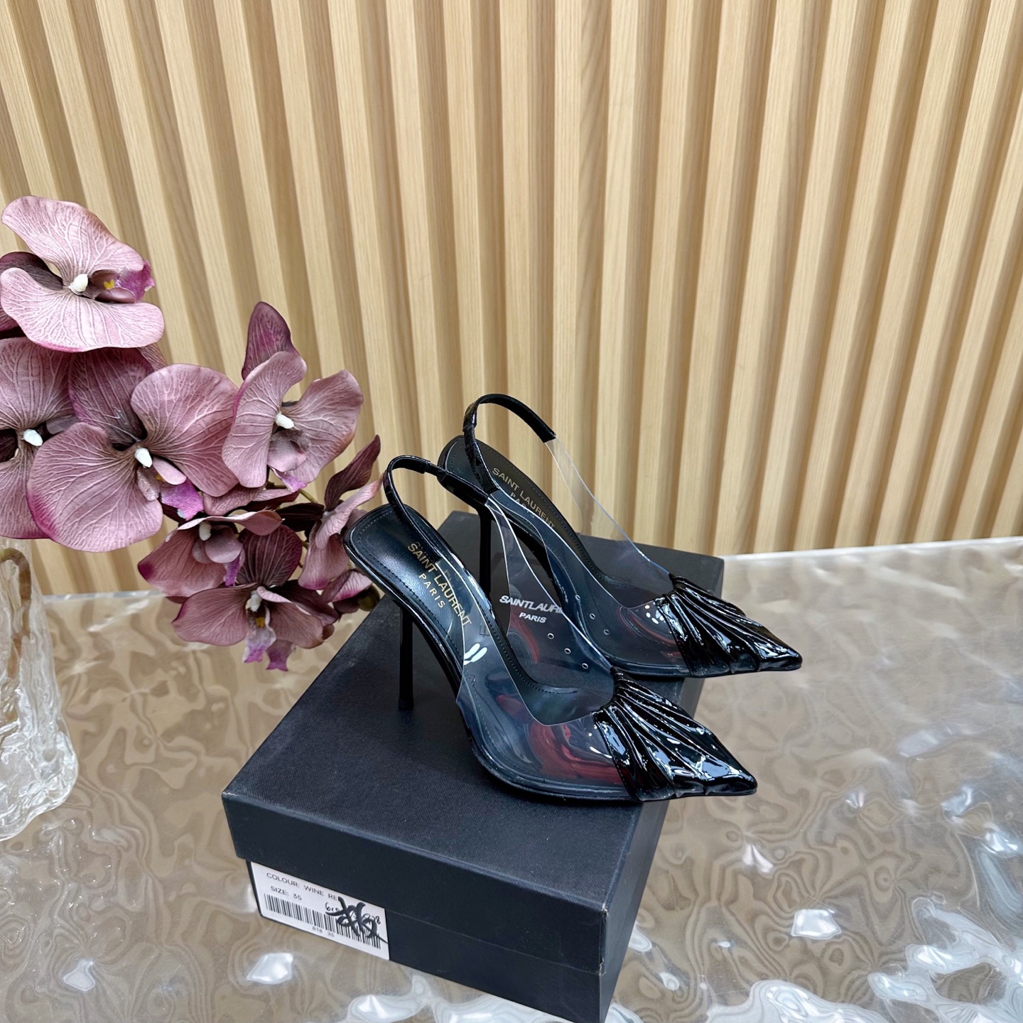 NO:262880,YSL Saint Laurent - SS2025 early spring new style, new summer products, catwalk high heel sandals ————————— 2025 new spring and summer series rear square buckle high heel sandals!  Why do you miss a pair of fairy shoes in the light summer when pointed high-heeled slippers? When you match various small skirts, you don’t pick on the feet at all. The transparent flashing diamonds show a fantasy under the light. It’s so beautiful that it looks whiter and makes people feel overwhelmed!  The delicate crystal chain decoration illuminates the delicate and elegant lines of the ankle, unleashing infinite elegance and explore more selected high heels!  Fabric patent leather, outsole, genuine leather outsole, size 35-42 (customized by 40, 41, 42) Heel height 11.5cm, high heels, sandals, saint laurent, saint laurent, sandals, high heels, slippers, skirts, Leather soles19860909YSL 圣罗兰— SS2025早春新款 夏季新品 走秀款高跟凉鞋 —————————— 2025全新春夏系列后带方扣高跟凉鞋 ！ 尖头高跟拖鞋淡淡的夏日里怎么少得了一双仙女鞋 各种小裙子搭配起来 完全不挑脚型哦 通透的闪钻在光线的照耀下呈现幻彩 真的美的过分 上脚显白的让人上头！细巧水晶链饰点亮脚踝纤雅线条 释放无限优雅魅力 探索更多臻选高跟鞋！ 面料漆皮 大底真皮大底 码数35-42（40、41、42定制） 跟高11.5cm,高跟鞋凉鞋,saint laurent,saint laurent,sandals,high heels,slippers,skirts,Leather soles,Women's Shoes