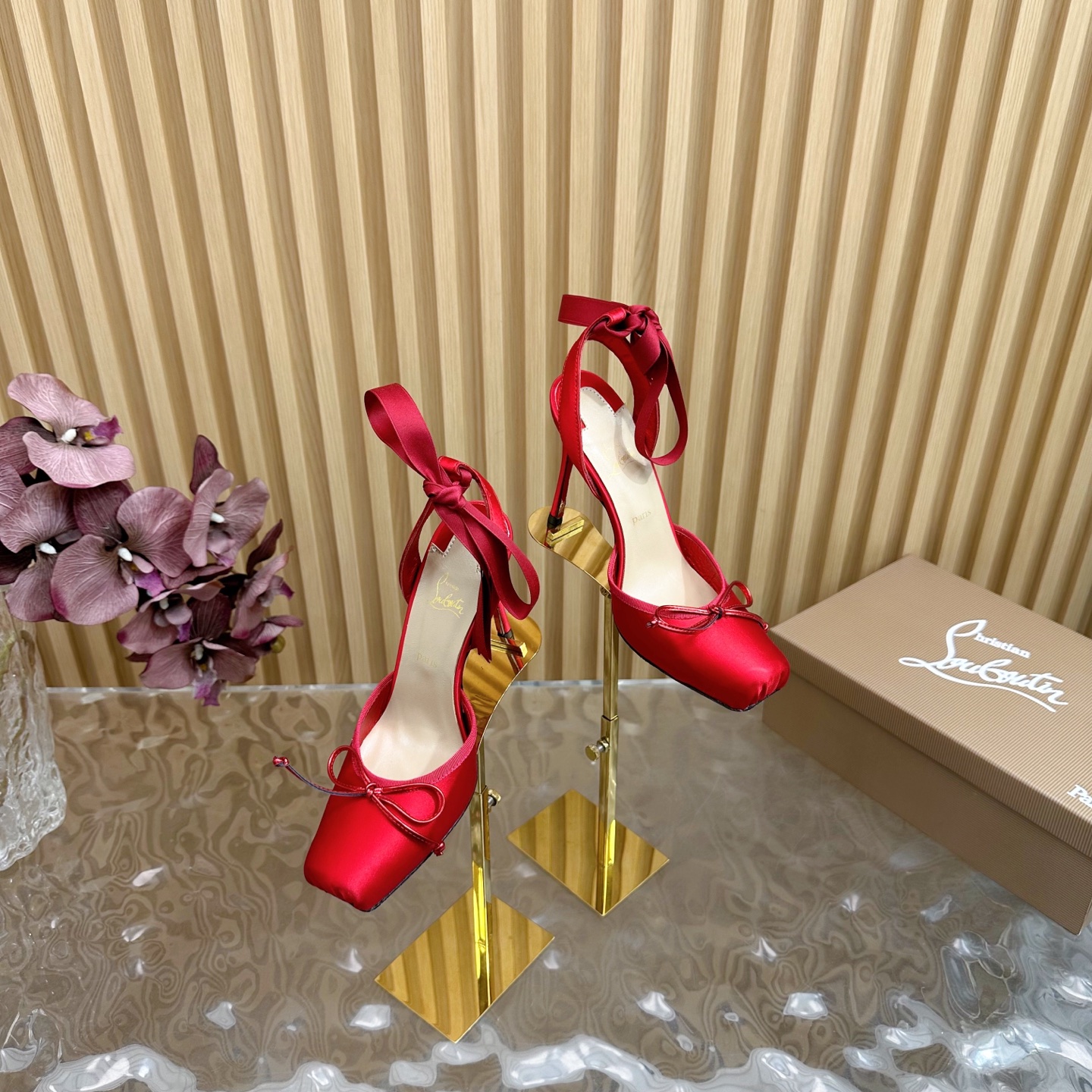 NO:165748,2025 Spring and Summer New Fashion Show Ballet Bow High Heels Sandals CL Red Sole Forever ————————————————————————— Red Sole High Heels New Red Sole Ballet High Heels New Sole High Heels New Sole Ballet High Heels Nothing to say is just a whole beauty # Fatal temptation I just tried it on my feet. Very easy to wear very stable and very beautiful # Red Sole Shoes Super comfortable high heels Feminine shoes must have a pair of red sole shoes. Upper silk, inner sheepskin, heel height 11cm Free shipping CL full set of original packaging 35-42, sandals, christian louboutin, christian louboutin, sandals, high heels, sheepskin, real silk198609092025春夏新款时装走秀芭蕾蝴蝶结高跟凉鞋 CL红底永远的 ——————————— 红底高跟 新款红底芭蕾高跟鞋 没什么好说的 就是一整个美疯#致命的诱惑 刚刚上脚试了 非常好穿非常稳 也非常美#红底鞋 超舒适的高跟鞋 女人味鞋子必须有一双红底鞋 鞋面真丝 内里羊皮 跟高11cm 包邮CL全套原版包装 35-42,凉鞋,christian louboutin,christian louboutin,sandals,high heels,sheepskin,real silk,Women's Shoes