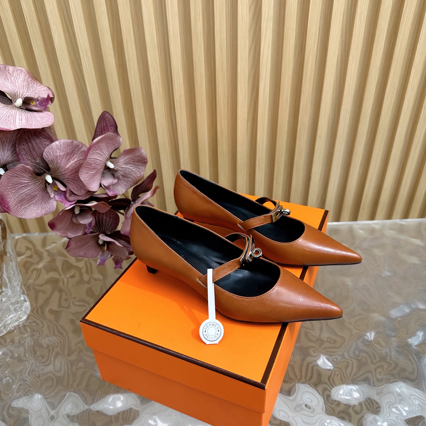 NO:235877,2025 * Hermes pointed-toed Kelly buckle heels are available for new 